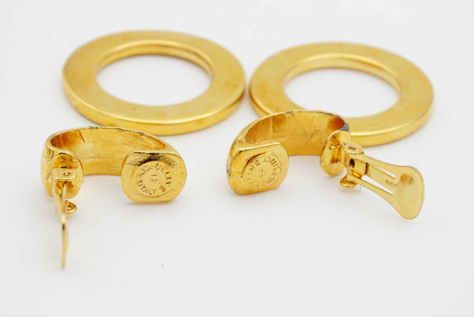 Celine Paris 1980s Vintage Massive Iconic Logo Circle Hoop Drop Clip Earrings en venta 10