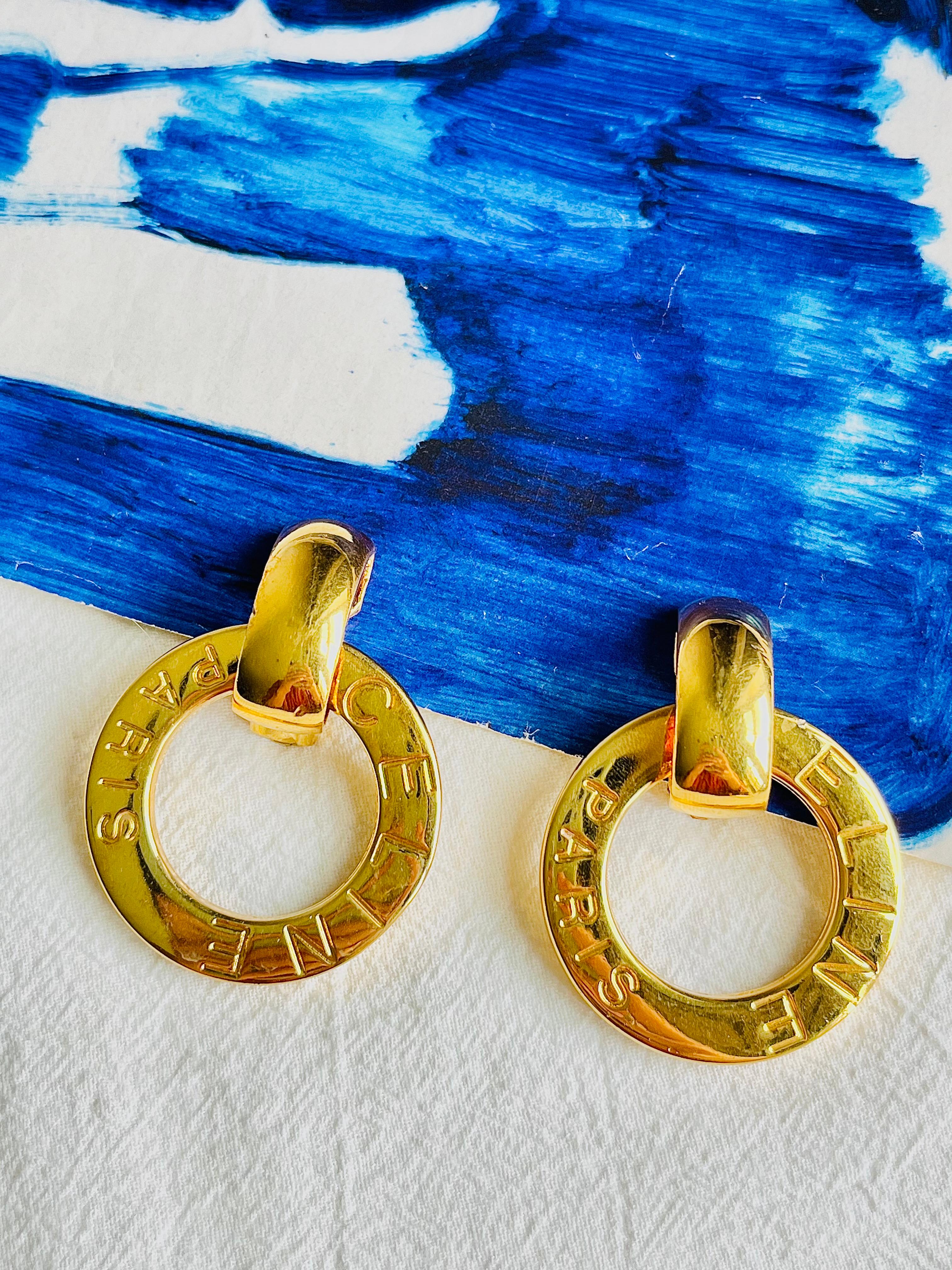 Celine Paris 1980s Vintage Massive Iconic Logo Circle Hoop Drop Clip Earrings Art Decó en venta