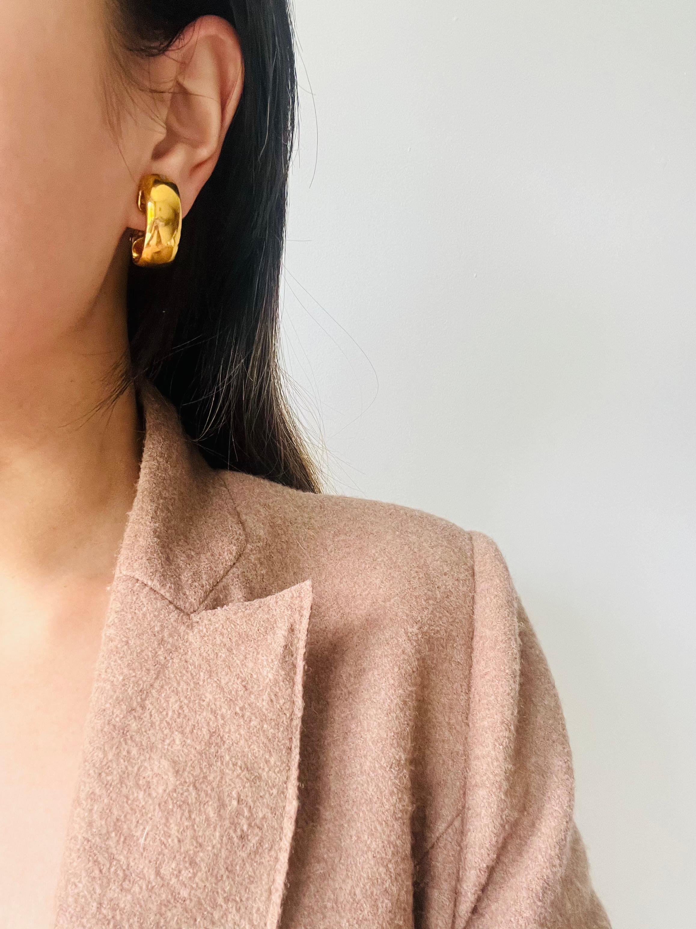 Celine Paris 1980s Vintage Massive Iconic Logo Circle Hoop Drop Clip Earrings en venta 4