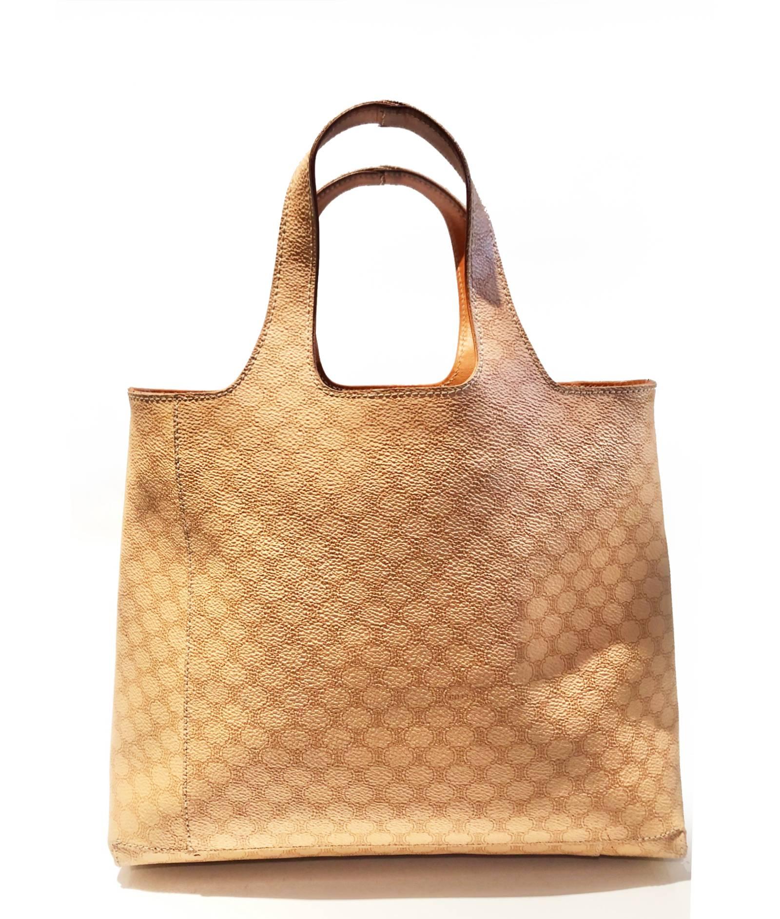 Very rare Celine Paris tote leather bag, beige and brown Madacan print, leather trim, double handles, an open top, and an interior zip compartment and pocket, beautiful logo on front side.

Condition: very good vintage, light sign of wear on one