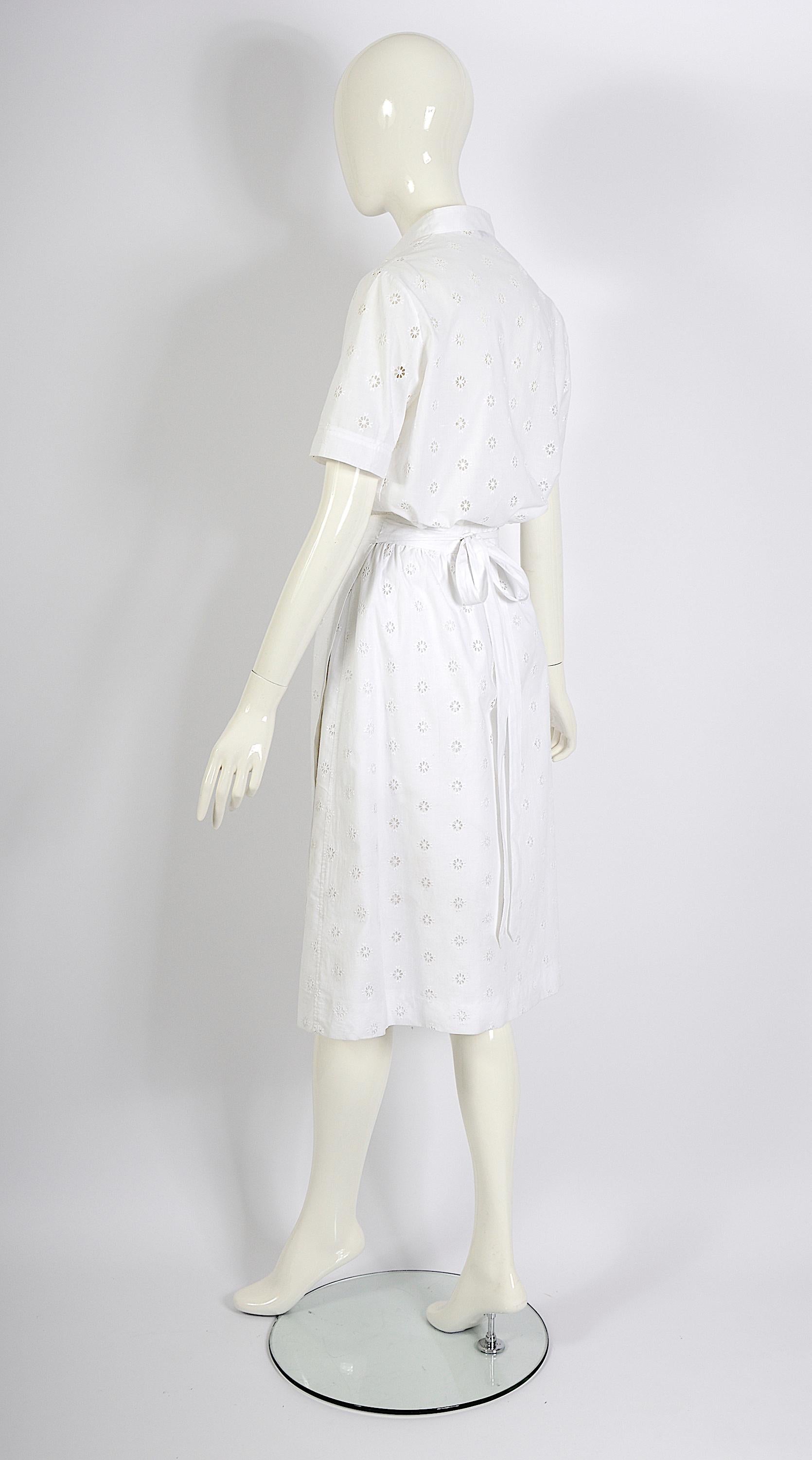 Celine Paris Vintage 80er Jahre Weißer bestickter Baumwoll-Wickelrock & Bluse mit Blumenstickerei im Angebot 7