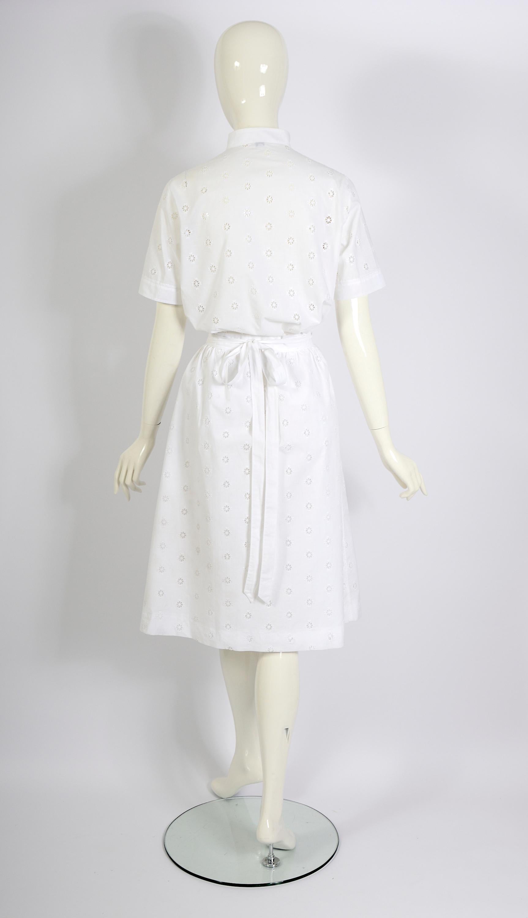 Celine Paris Vintage 80er Jahre Weißer bestickter Baumwoll-Wickelrock & Bluse mit Blumenstickerei im Angebot 8