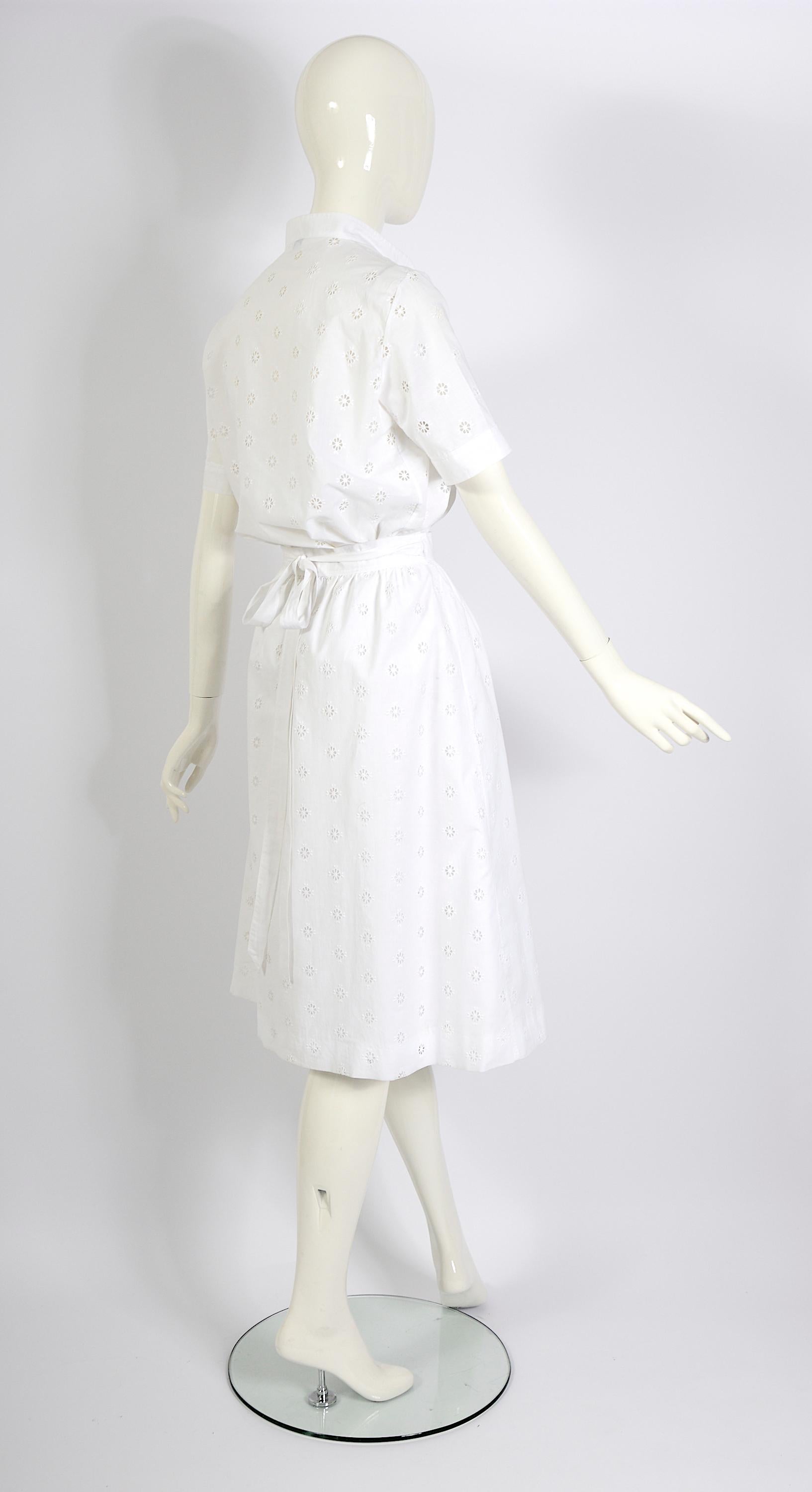 Celine Paris Vintage 80er Jahre Weißer bestickter Baumwoll-Wickelrock & Bluse mit Blumenstickerei im Angebot 9