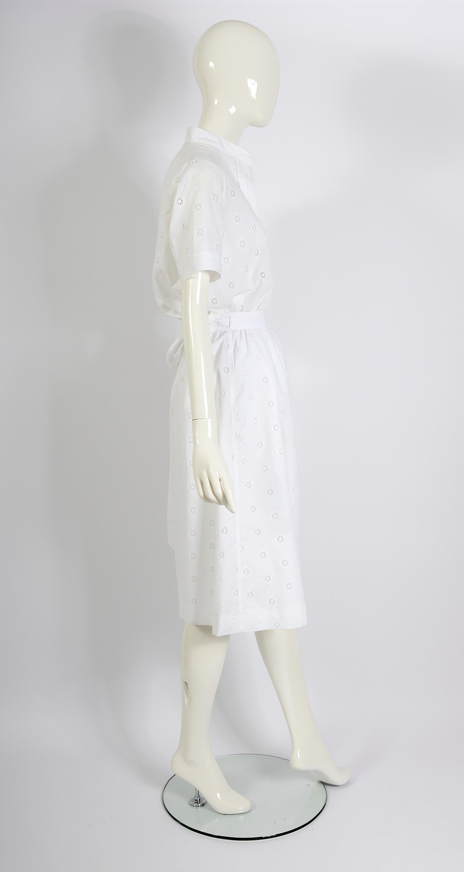 Celine Paris Vintage 80er Jahre Weißer bestickter Baumwoll-Wickelrock & Bluse mit Blumenstickerei im Angebot 10