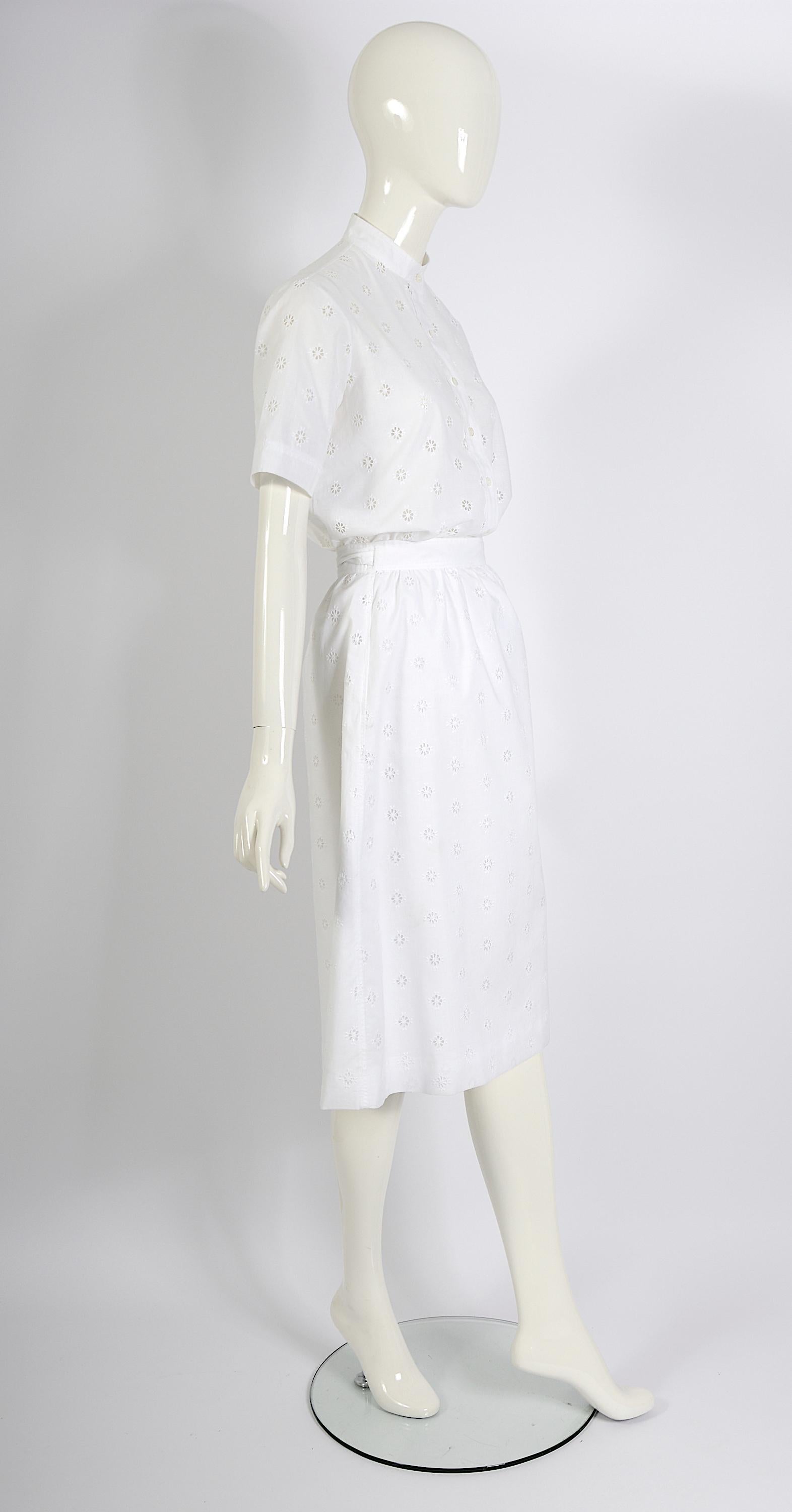 Celine Paris Vintage 80er Jahre Weißer bestickter Baumwoll-Wickelrock & Bluse mit Blumenstickerei im Angebot 11