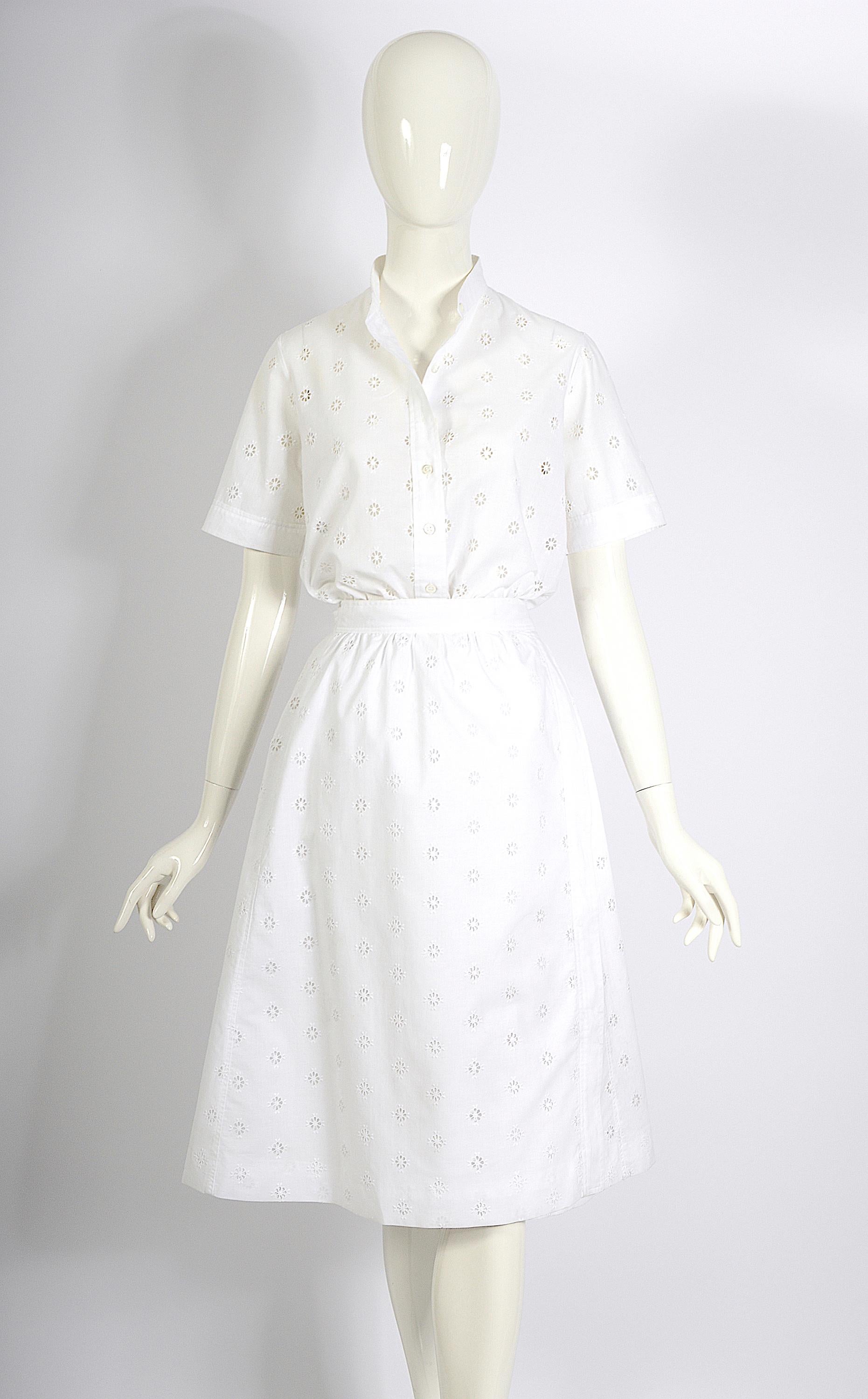 Celine Paris Vintage 80er Jahre Weißer bestickter Baumwoll-Wickelrock & Bluse mit Blumenstickerei im Angebot 2