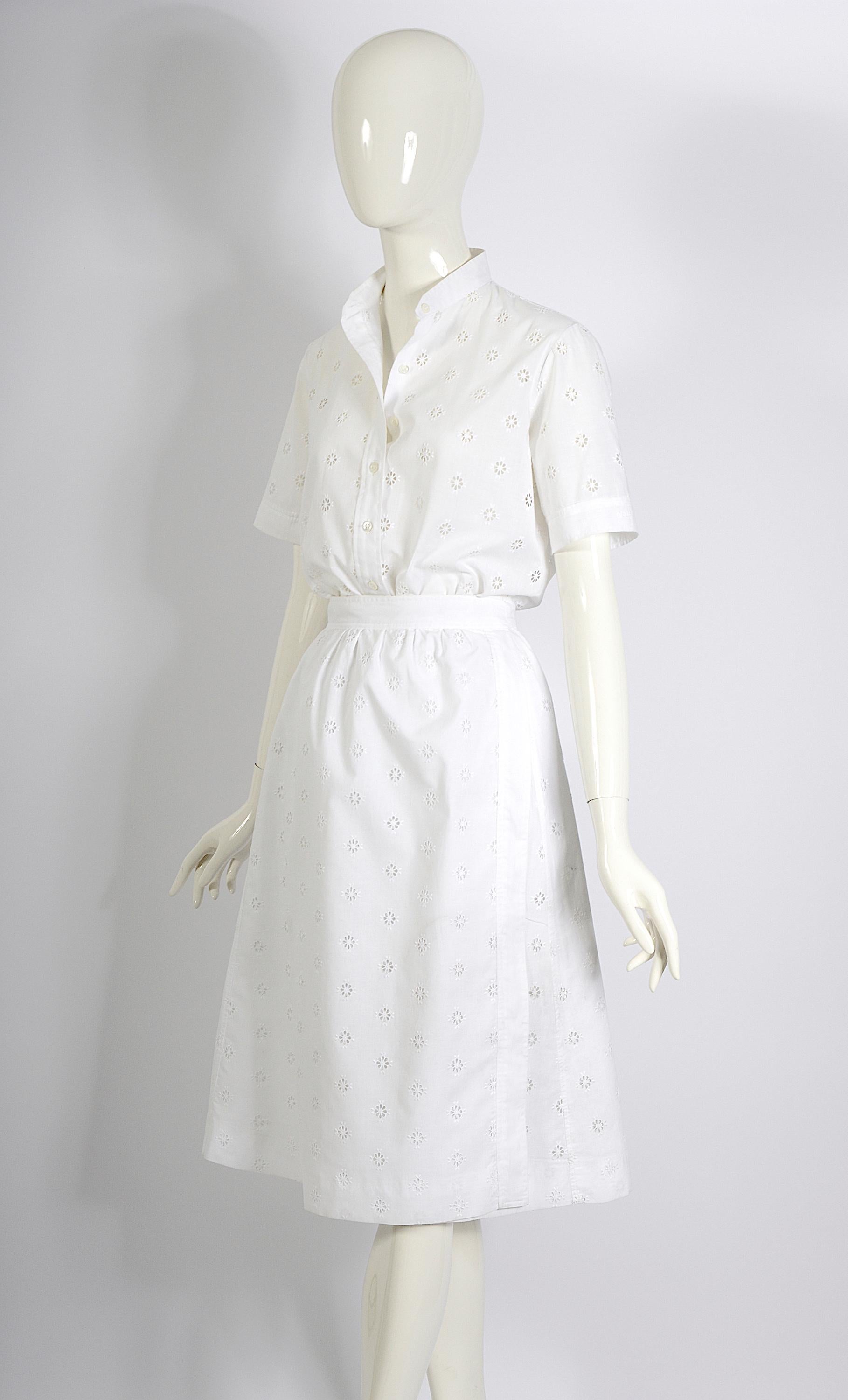 Celine Paris Vintage 80er Jahre Weißer bestickter Baumwoll-Wickelrock & Bluse mit Blumenstickerei im Angebot 3