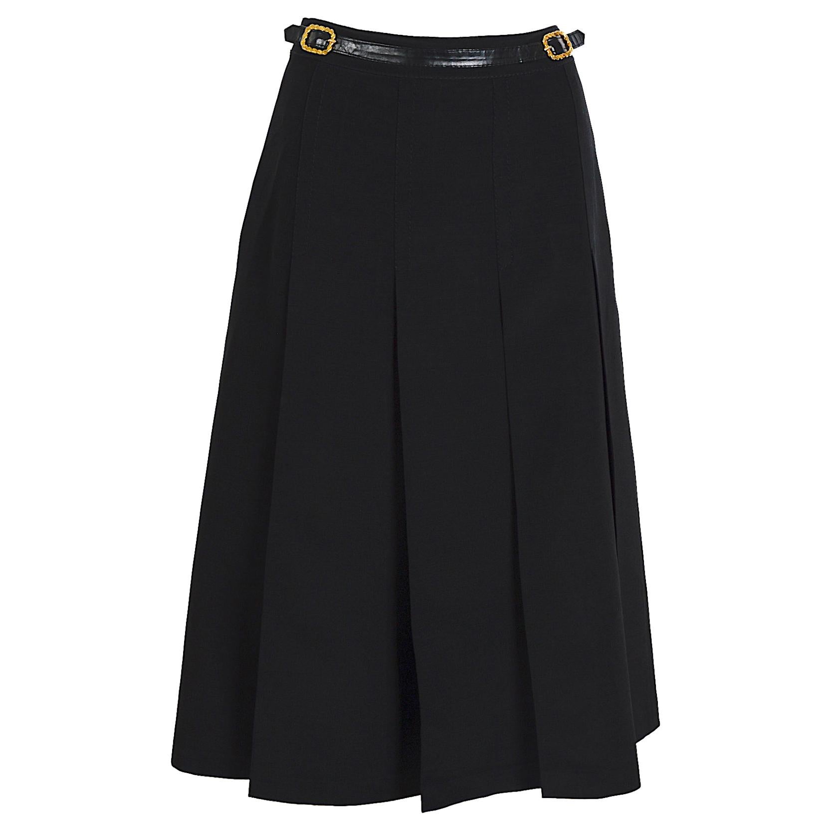 Céline Paris vintage 1980s black pleated skirt.  For Sale