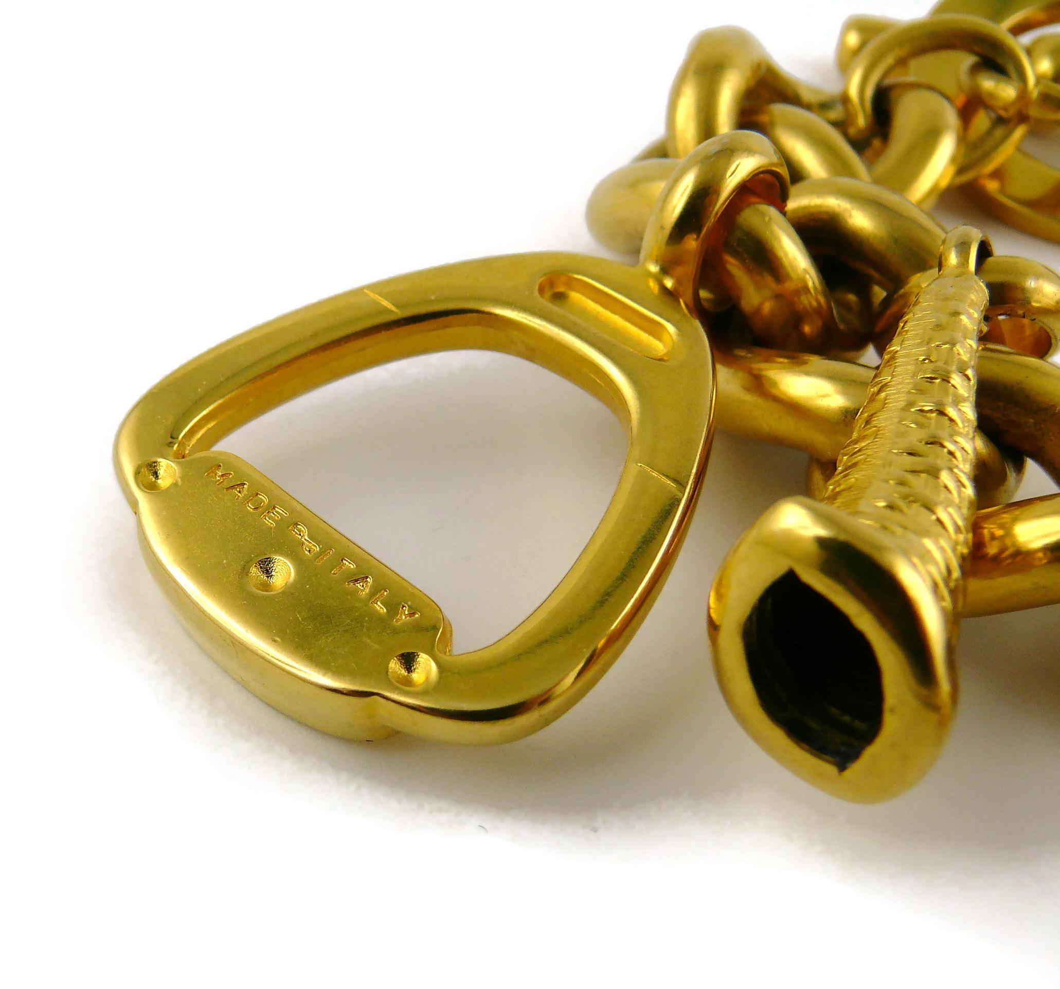 Celine Paris Bracelet à breloques équestres vintage en or épais de couleur or en vente 7