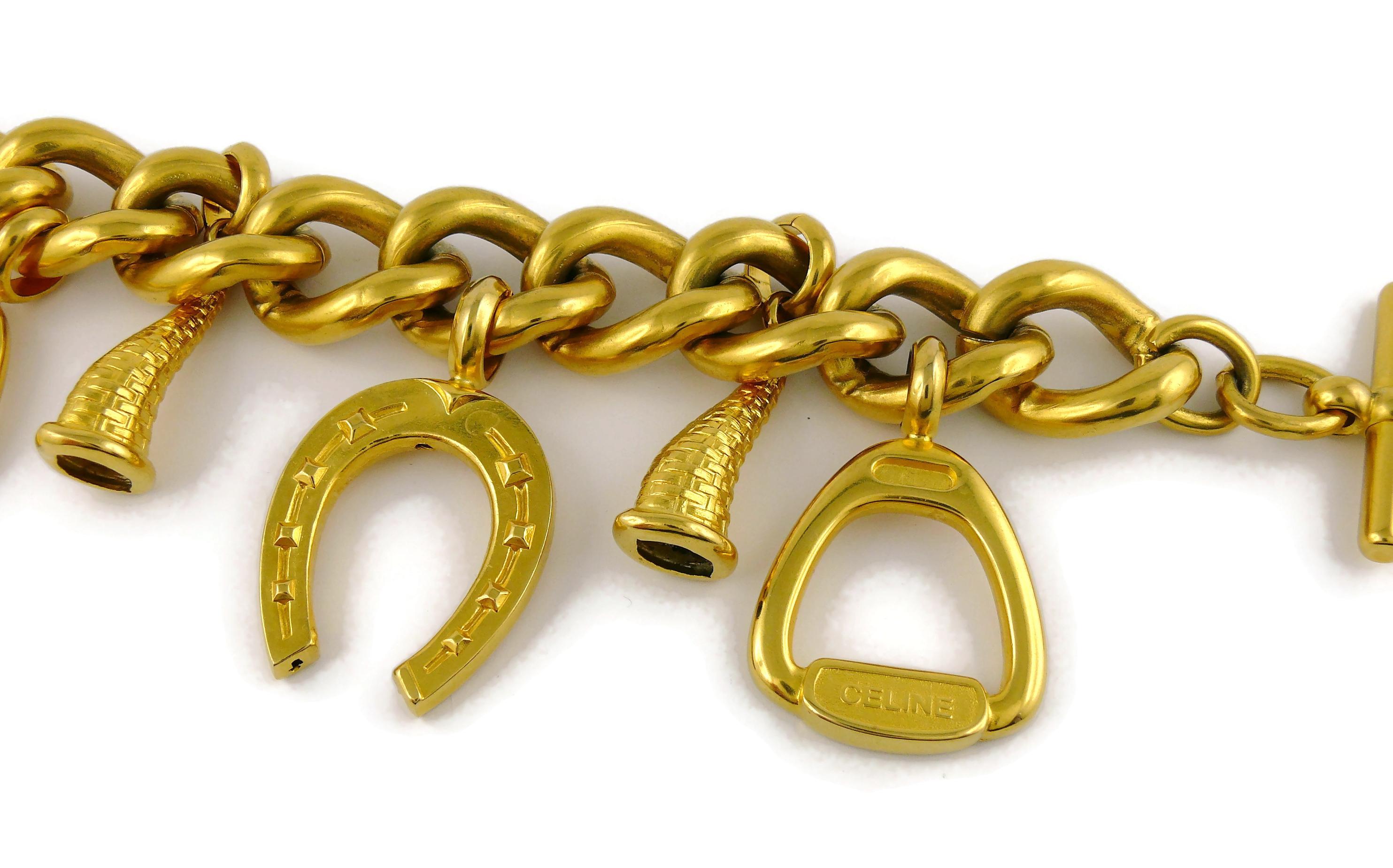 Celine Paris Bracelet à breloques équestres vintage en or épais de couleur or en vente 1