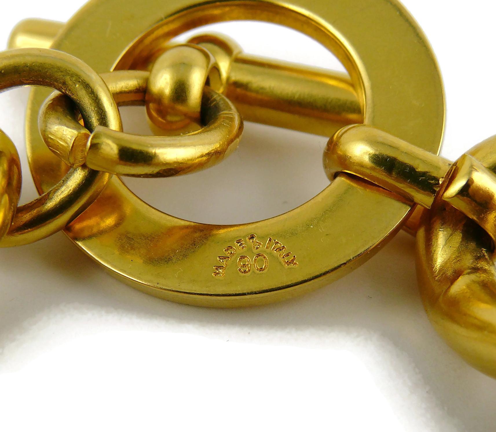 Celine Paris Bracelet à breloques équestres vintage en or épais de couleur or en vente 5