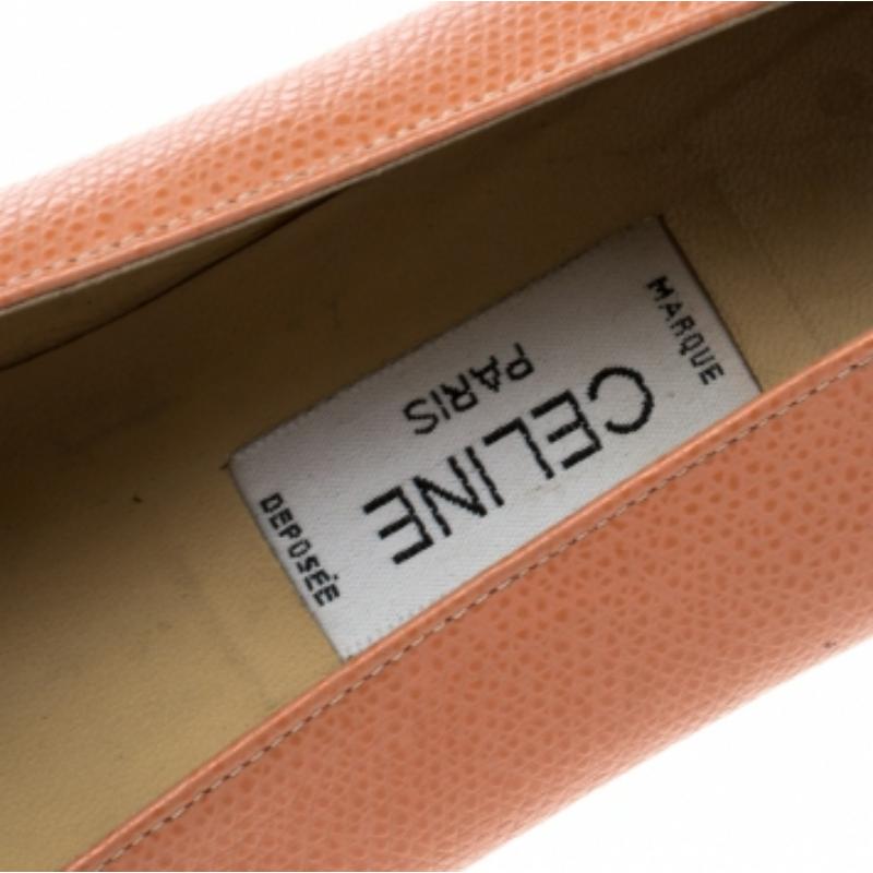 Escarpins Celine rose pêche, taille 37,5 Bon état - En vente à Dubai, Al Qouz 2