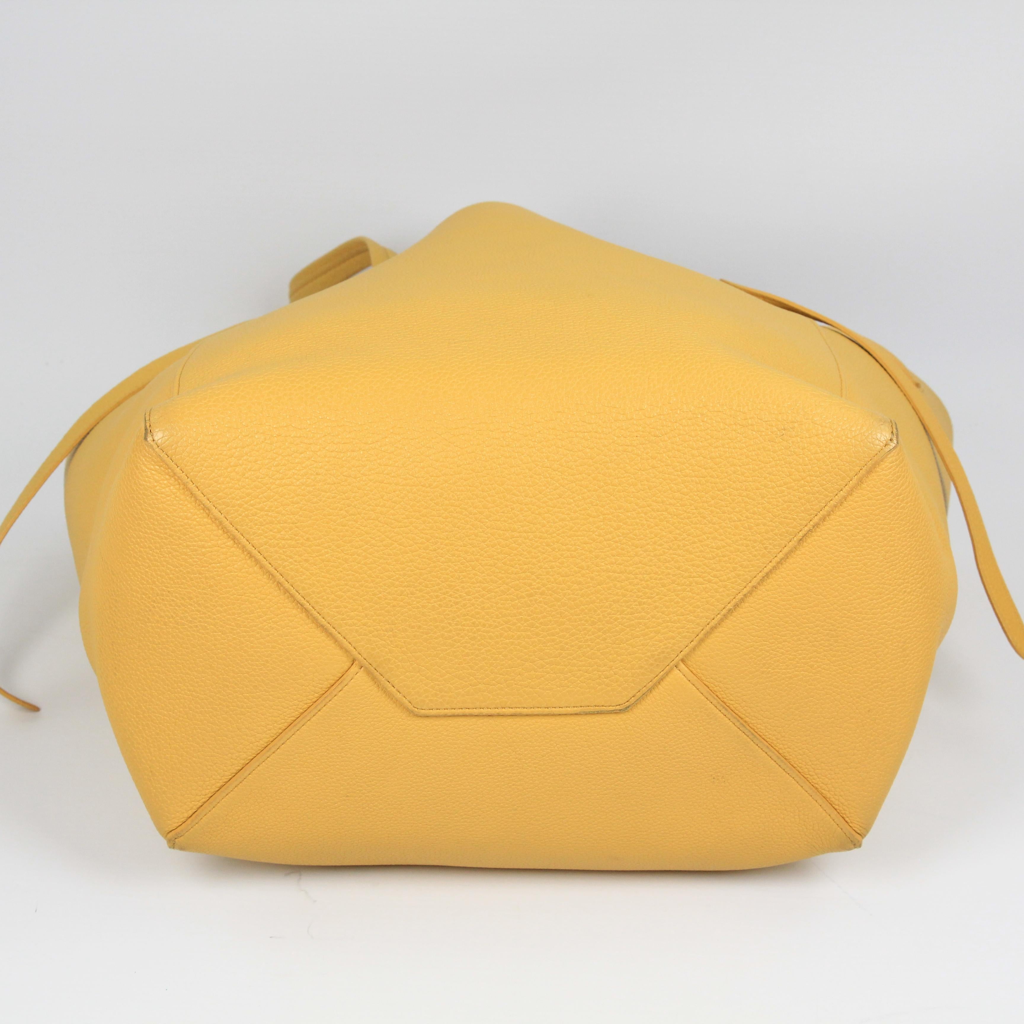Celine Phantom leather handbag For Sale 13