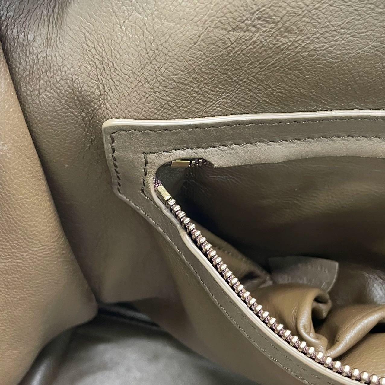 Celine Phantom Mini Dunkelbraunes Wildleder 30cm im Angebot 8