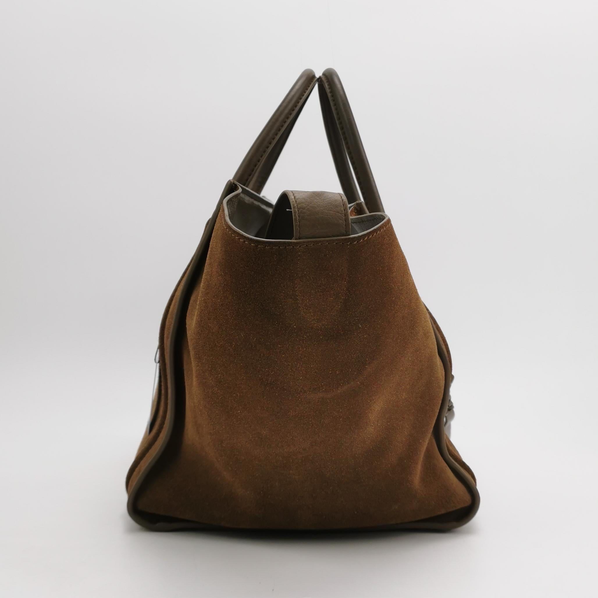 Celine Phantom Mini Dunkelbraunes Wildleder 30cm im Zustand „Gut“ im Angebot in AUBERVILLIERS, FR