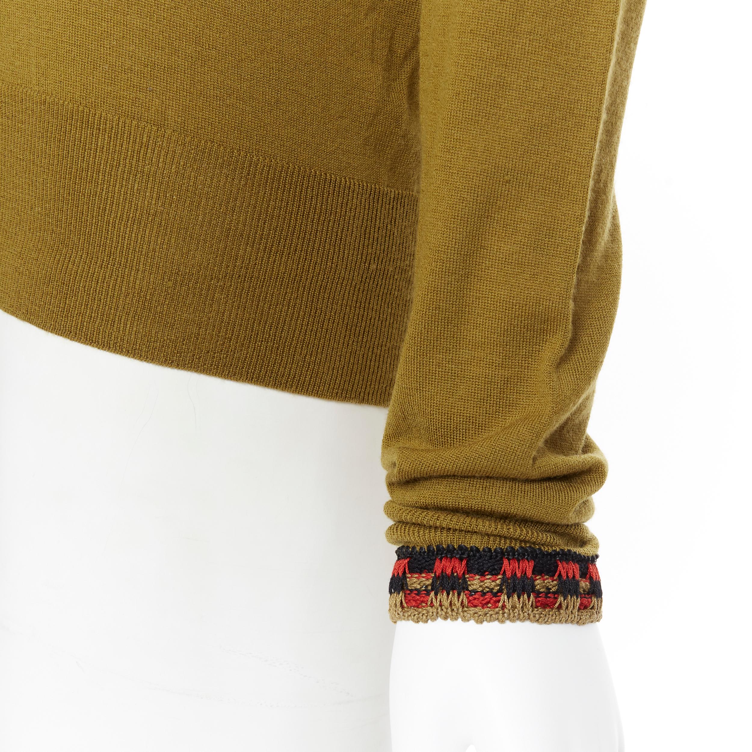 CELINE PHOEBE PHILO 100% wool green vintage logo embroidery cuff sweater XS
Brand: Celine
Designer: Phoebe Philo
Model Name / Style: Wool sweater
Material: Wool
Color: Green
Pattern: Solid
Extra Detail: Tonal embroidery at bodice. Ethic knitted
