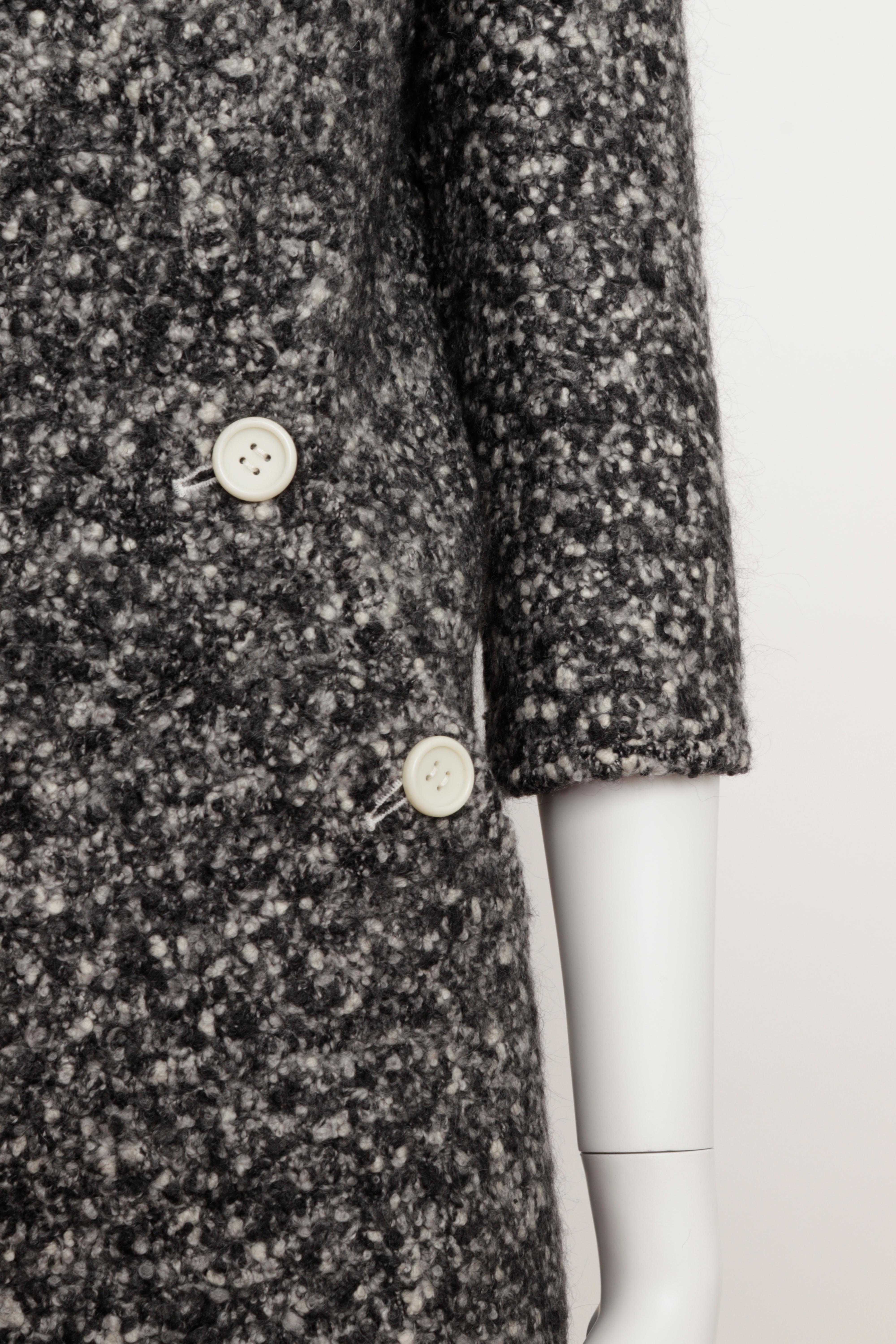 Celine Phoebe Philo A/I 2014: Top a portafoglio in maglia boucle in lana bianca e nera in vendita 2