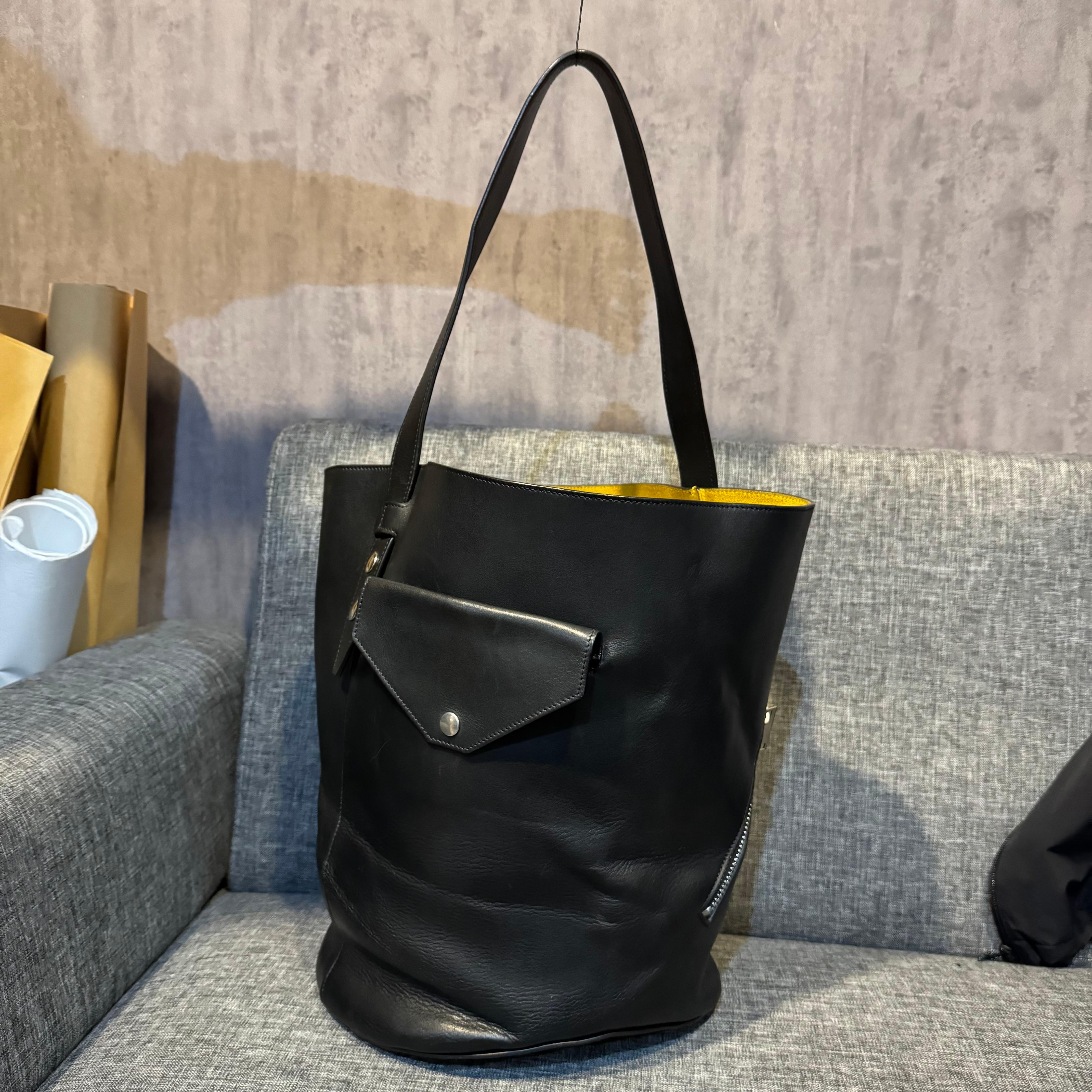Celine - Phoebe Philo - Sac à dos en cuir noir pour motards en vente 9