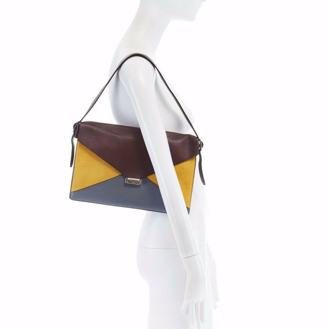 CELINE PHOEBE PHILO Diamond burgundy yellow leather shoulder clutch bag

CELINE by PHOEBE PHILO
Diamond shoulder bag . Burgundy-brown and blue-grey calfskin leather against mustard yellow suede color-blocked diamond pattern at front . Mirrored