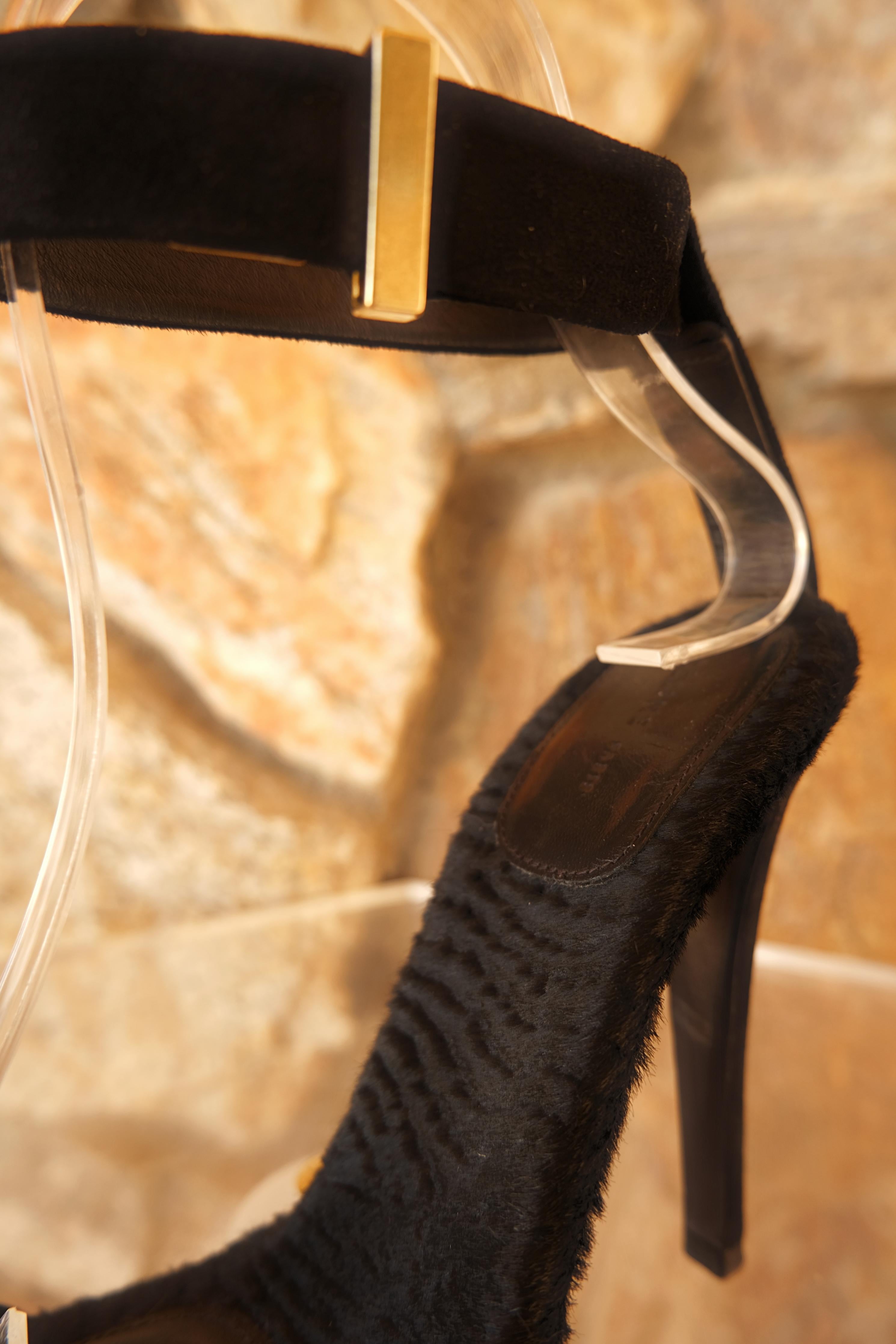  CELINE Phoebe Philo Era Strappy Sandales avec chaîne dorée et fausse fourrure Deta Pour femmes 