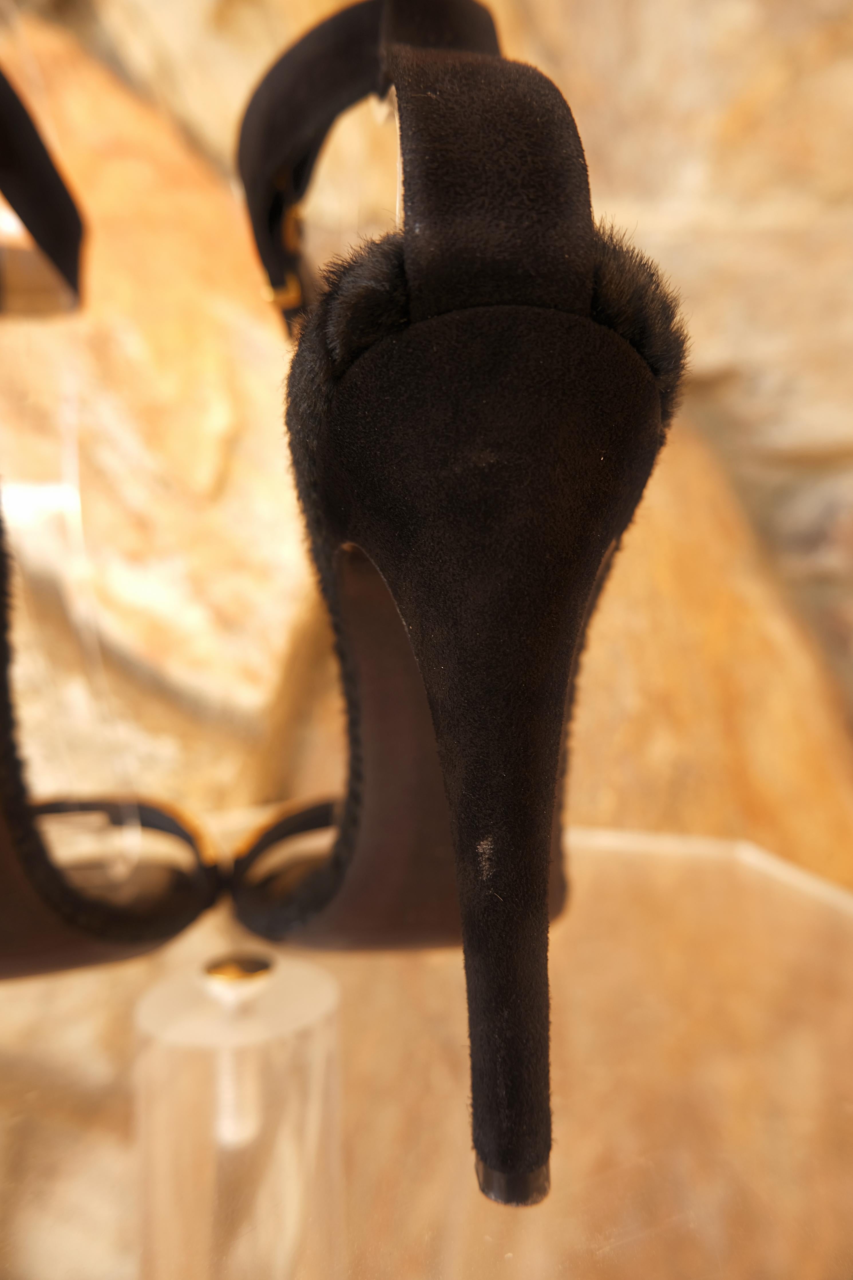 CELINE Phoebe Philo Era Strappy Sandales avec chaîne dorée et fausse fourrure Deta 1