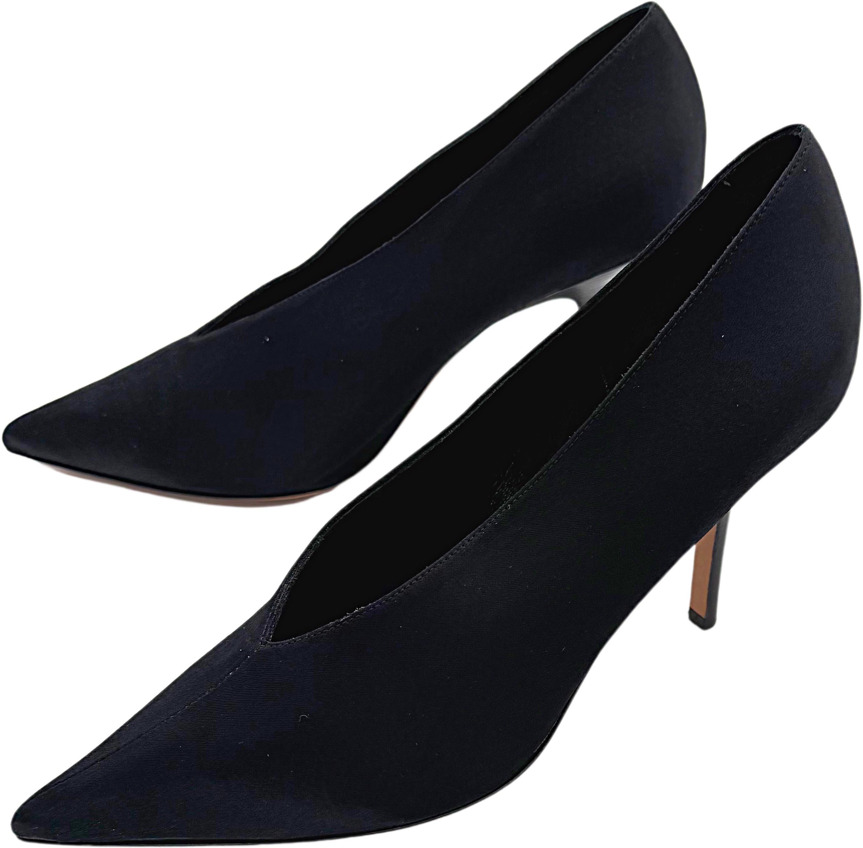 Celine Phoebe Philo Fall 2016 38.5 V-Neck Black Silk Pointy Toe High Heels Shoes For Sale 8