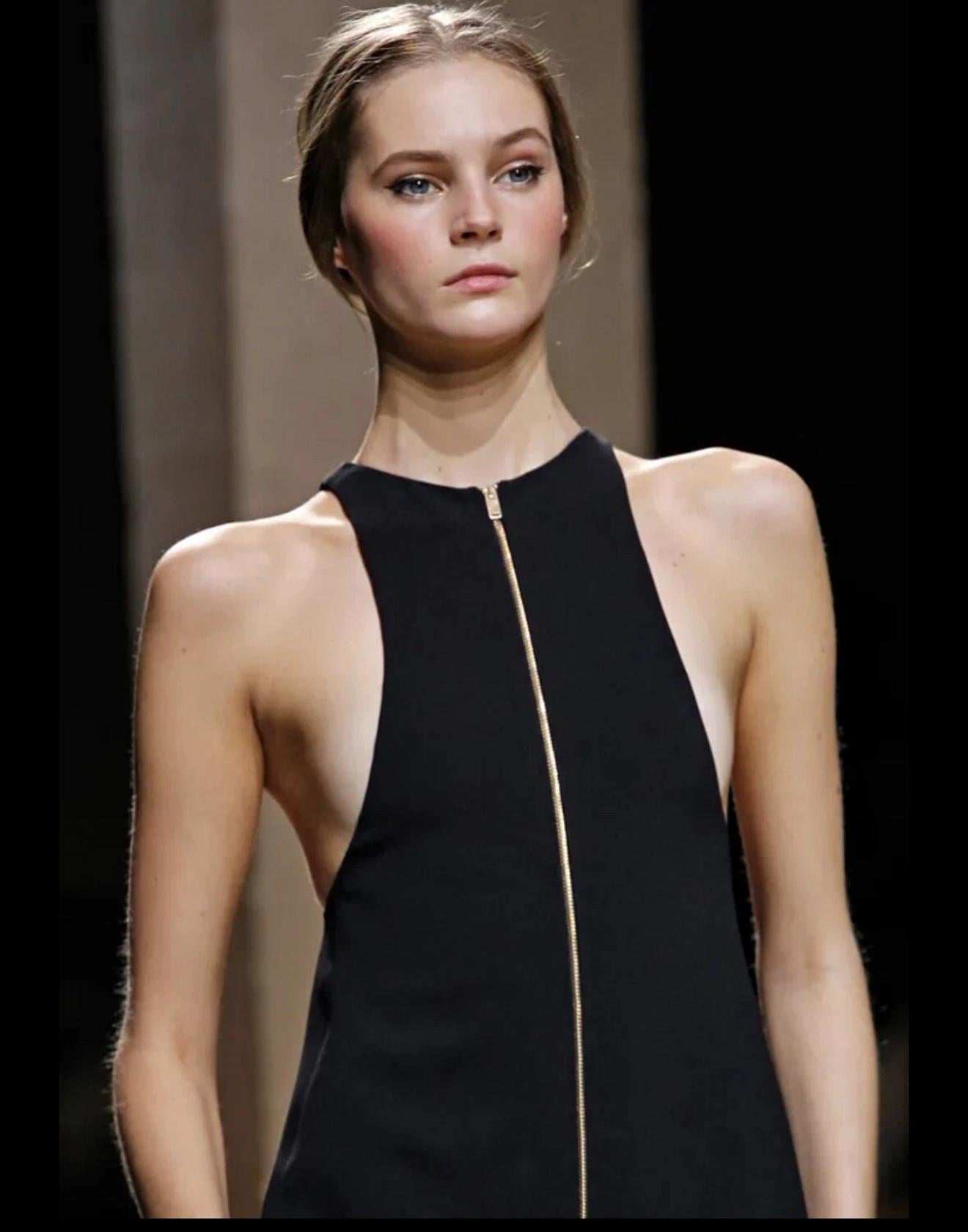 CELINE Phoebe Philo Iconic Passerella P/E 2011  Tuta in crepe nera con zip FR 34 in vendita 4
