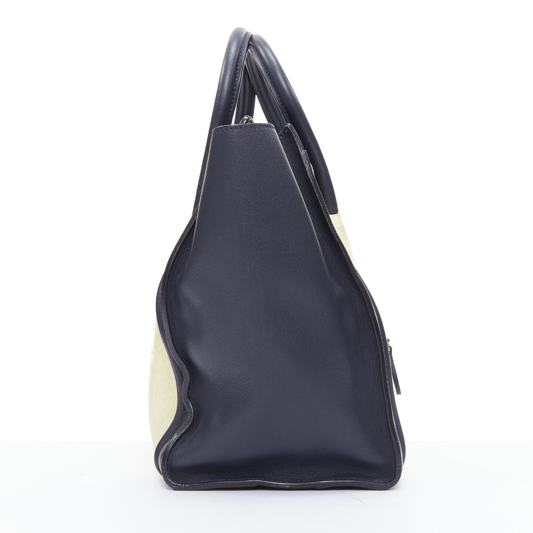 CELINE Phoebe Philo Medium Luggage cream black embossed tote bag In Good Condition For Sale In Hong Kong, NT