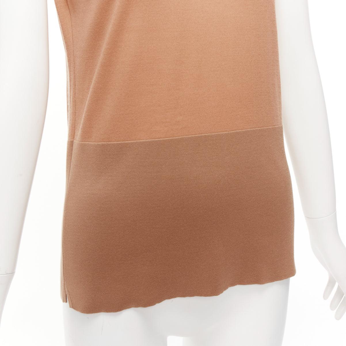 CELINE Phoebe Philo nude 100% wool silk bicolor wide strap vest knitted top XS
Reference: LNKO/A02342
Brand: Celine
Designer: Phoebe Philo
Material: Wool, Silk
Color: Nude
Pattern: Patchwork
Closure: Pullover
Made in: Italy

CONDITION:
Condition: