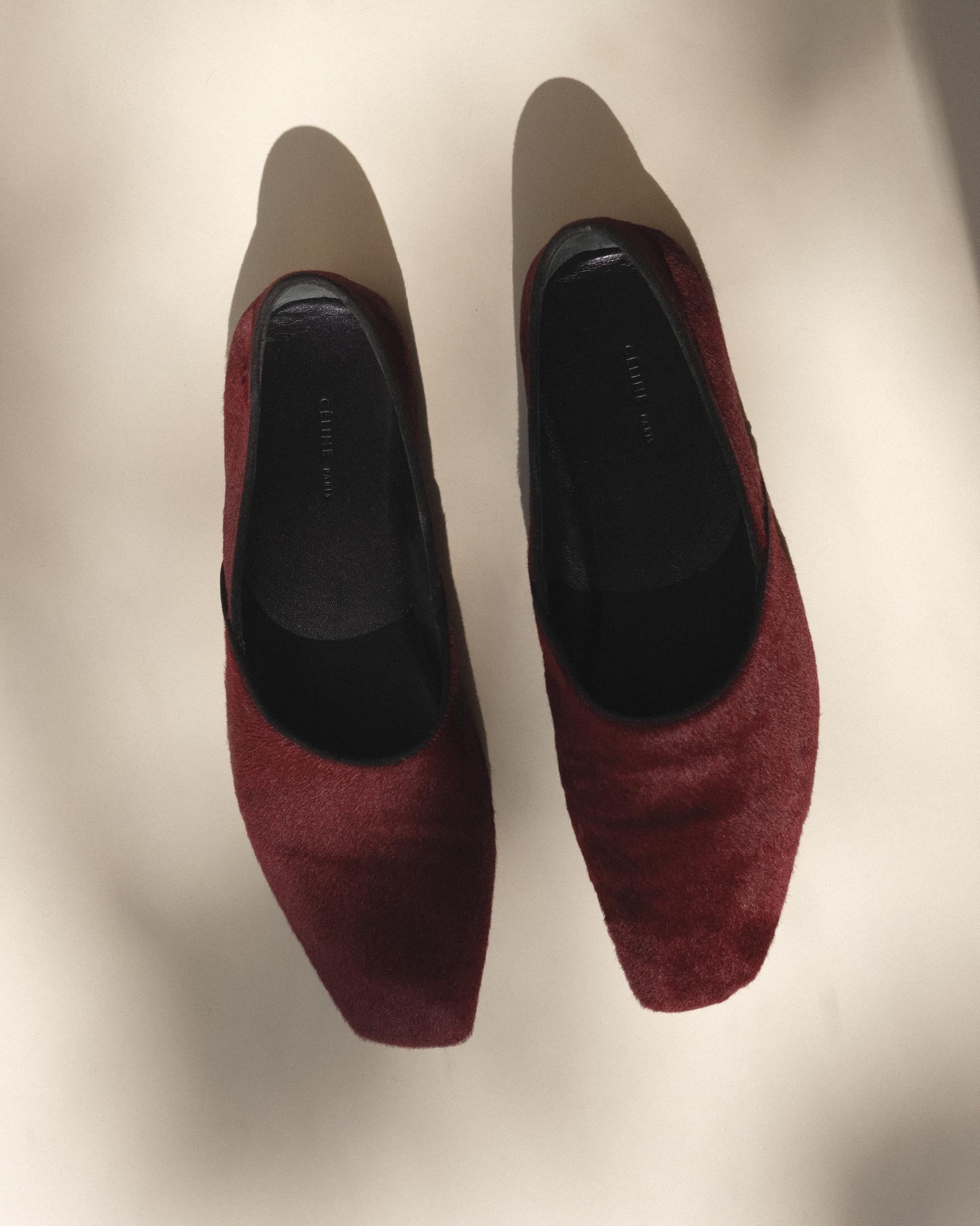 Céline Phoebe Philo Pony Hair Smoking Slippers Flat 38 Burgundy SS 2013 In Good Condition For Sale In Los Angeles, CA