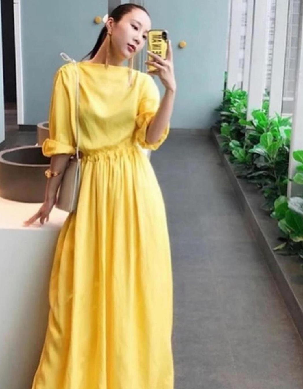 De las mujeres Maxivestido Celine Phoebe Philo Resort 2018 con aberturas en lino amarillo en venta