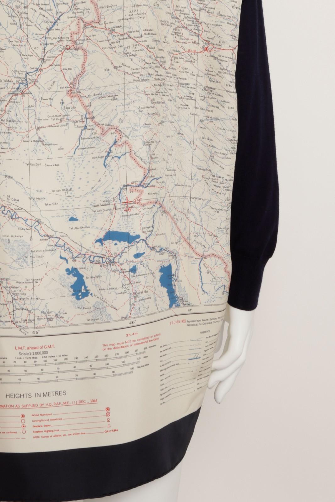 Celine Phoebe Philo Resort 2018 Navy V Neck Sweater Jumper Silk Map – Size Small im Angebot 6