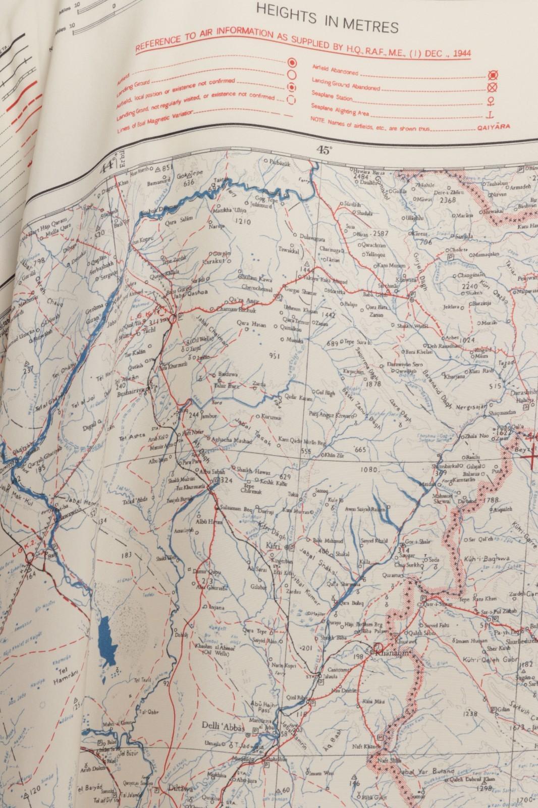 Celine Phoebe Philo Resort 2018 Navy V Neck Sweater Jumper Silk Map – Size Small im Angebot 8