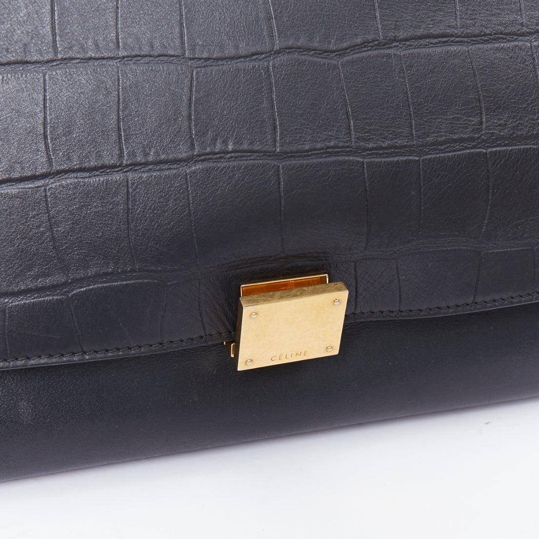 Celine Phoebe Philo Trapeze, borsa in finto coccodrillo nero con finiture dorate in vendita 2
