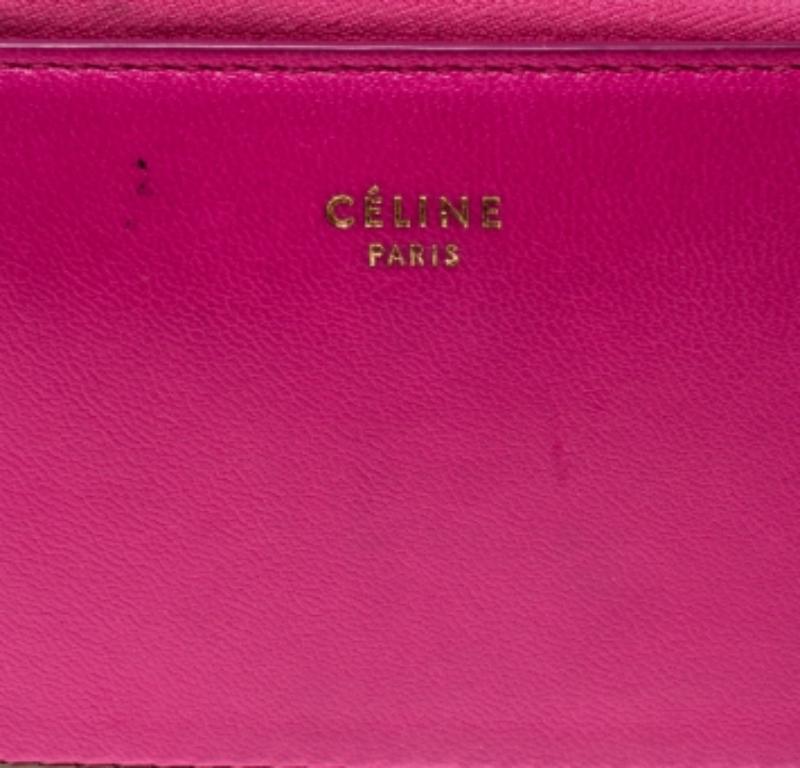 Portefeuille compact zippé en cuir rose/beige de Celine en vente 5