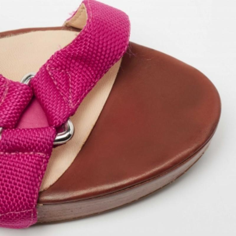 Sandales à talons compensés en toile rose de Céline Taille 39 en vente 2