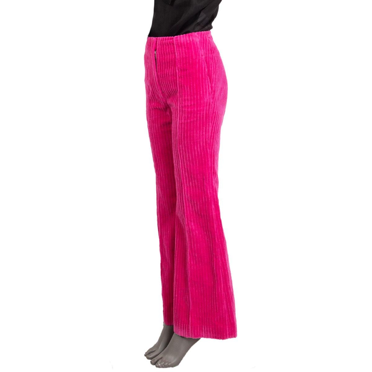 100% authentic Celine corduroy high waist flared pants in pink cotton (100%). Closes with two hooks and a zipper on the front and with slit pockets on the sides. Has been worn and is in excellent condition. 

Tag Size 34
Size XXS
Waist 72cm