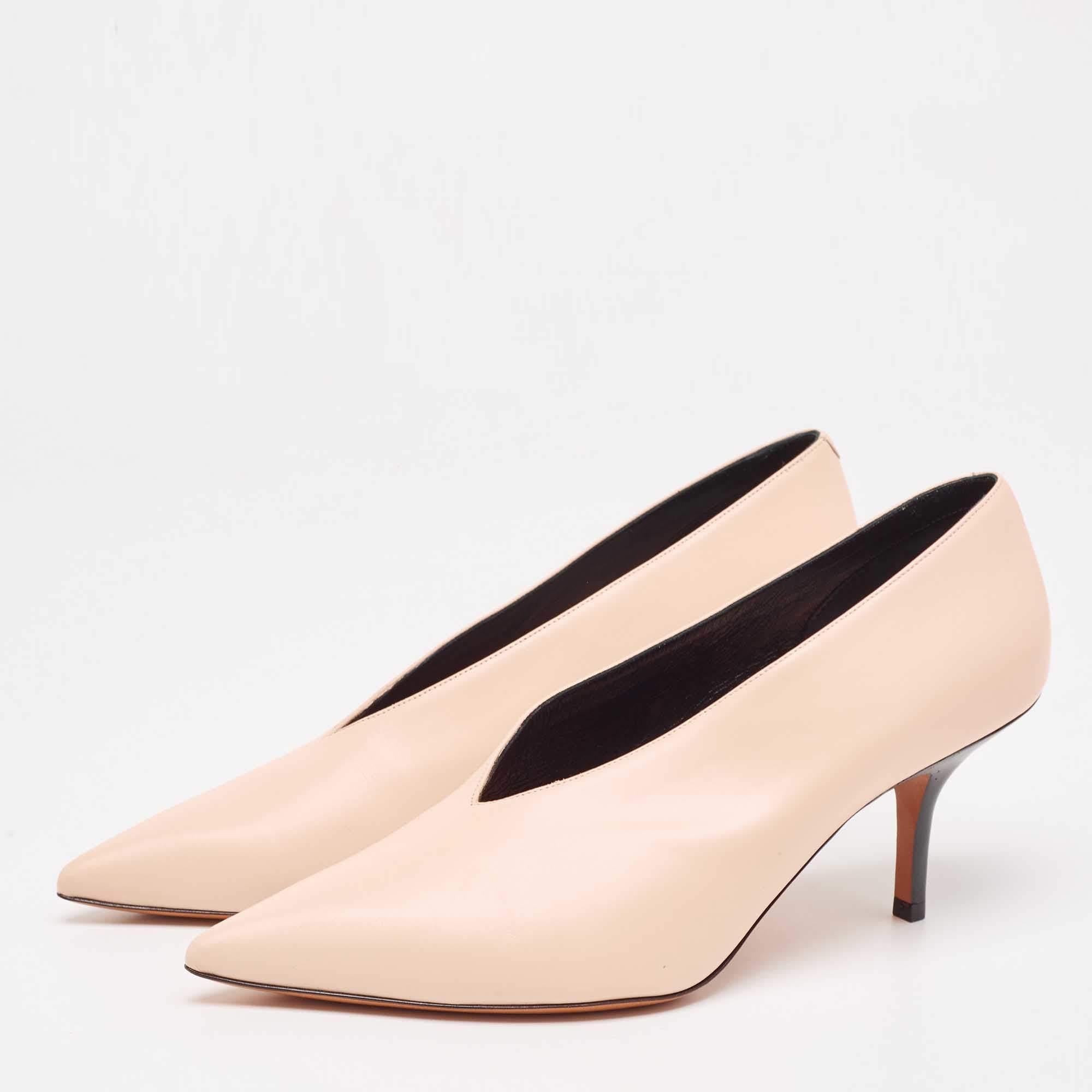 Wonderfully crafted shoes added with notable elements to fit well and pair perfectly with all your plans. Make these Celine pink pumps yours today!

