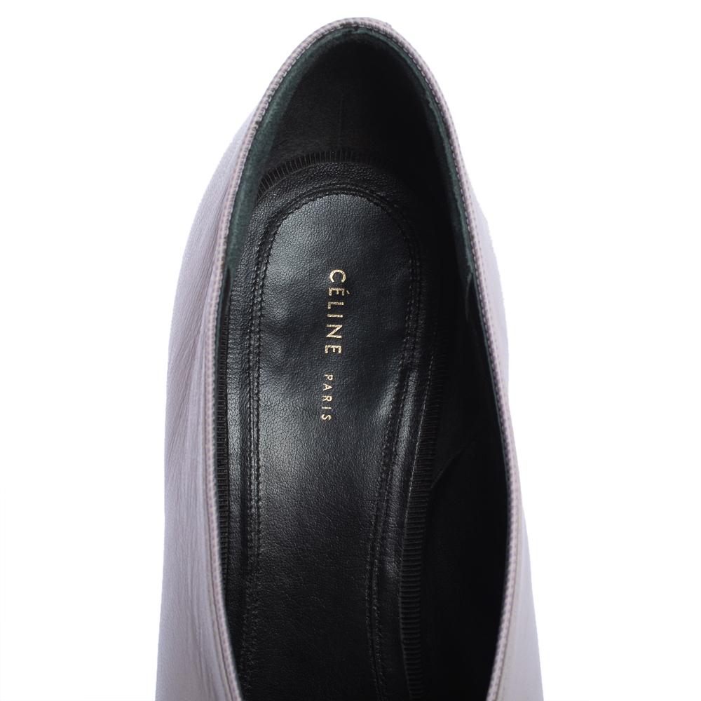 Celine Purple Leather V-Neck Pointed Toe Pumps Size 40 In Good Condition In Dubai, Al Qouz 2