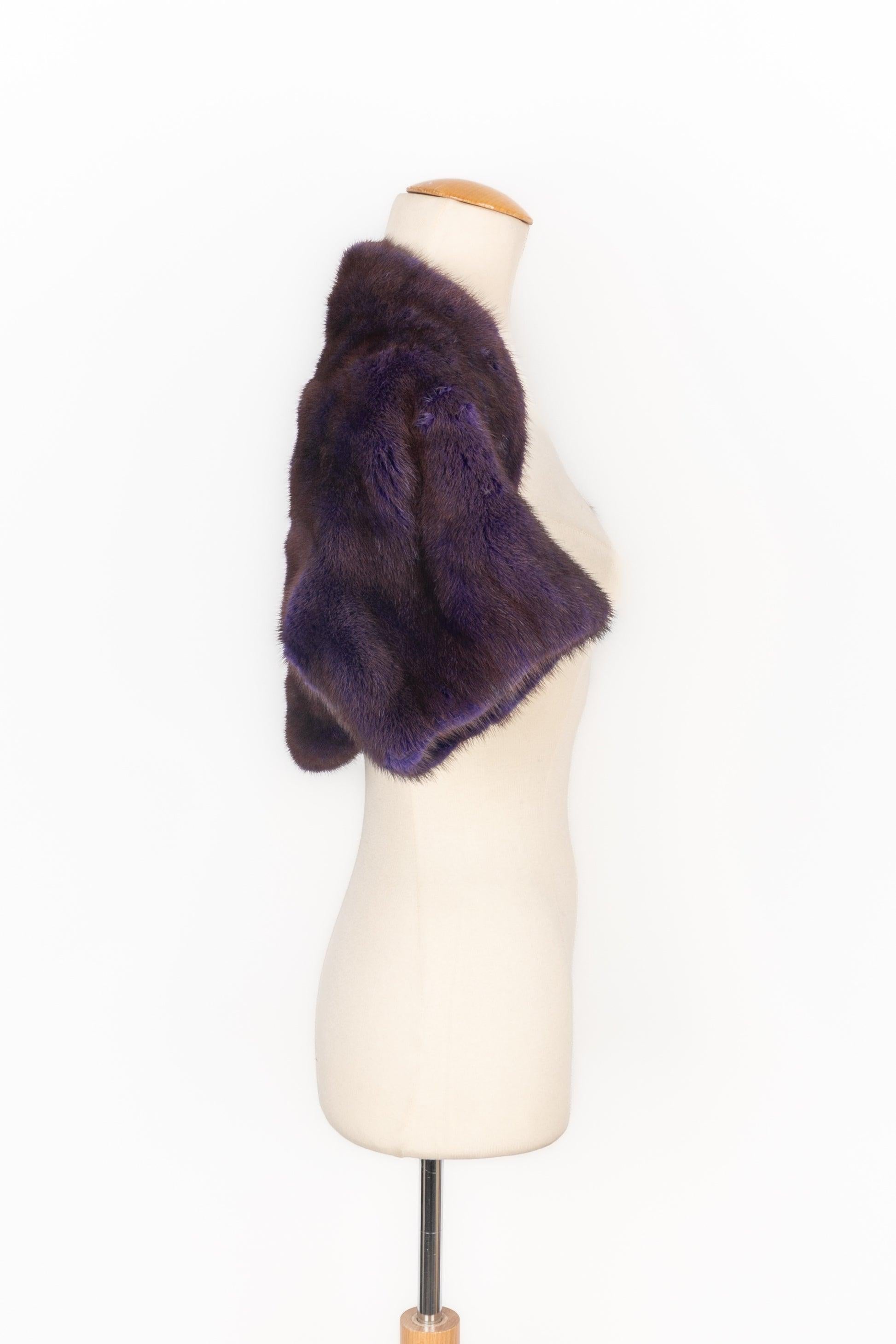 Celine - Purple-tone mink bolero jacket. Size 38FR indicated.

Additional information:
Condition: Very good condition
Dimensions: Length: 80 cm - Height: 40 cm

Seller Reference: FV223