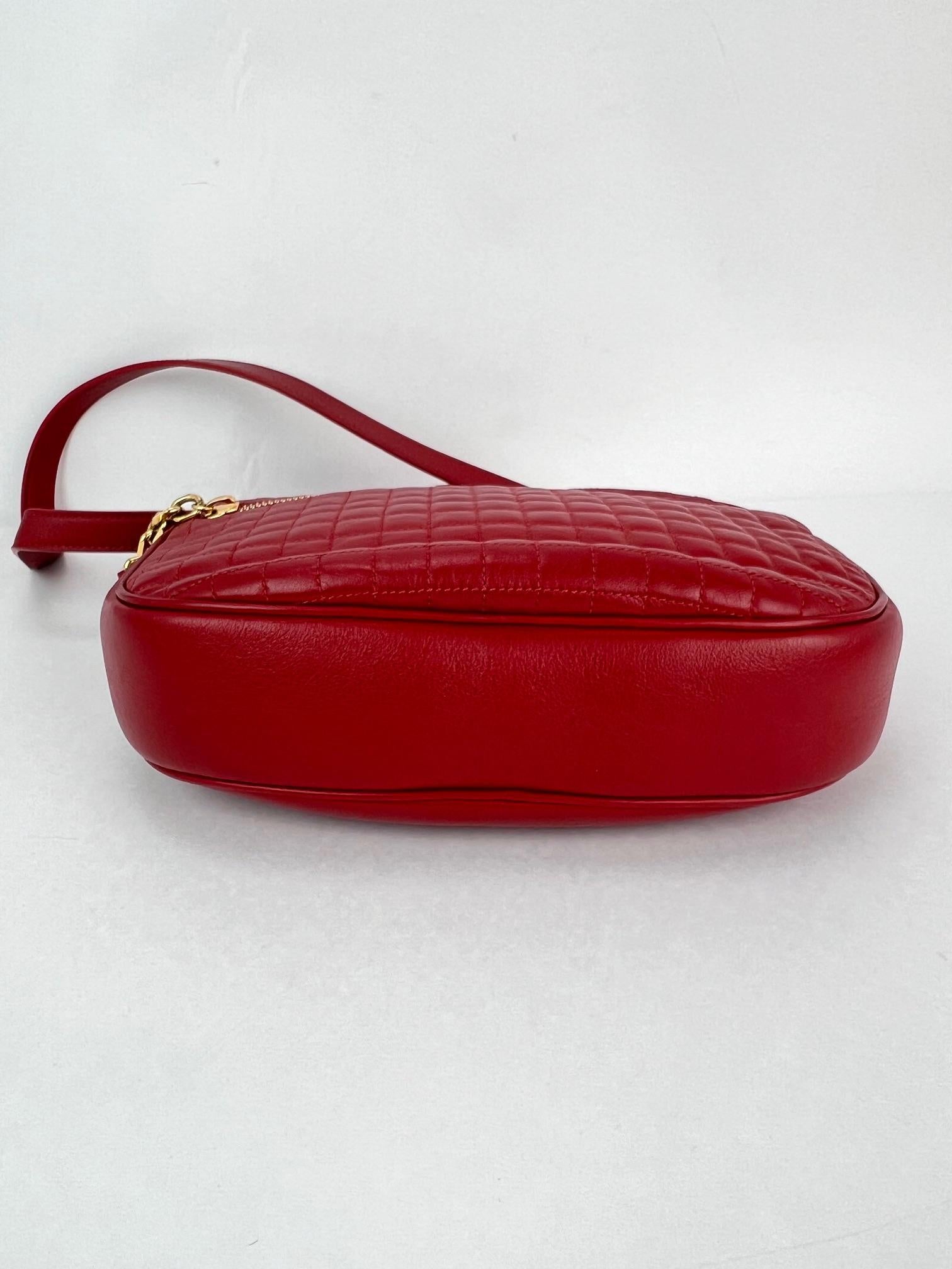 Bolso Crossbody C Cine acolchado de piel de becerro mediano C Charm rojo Rojo en venta
