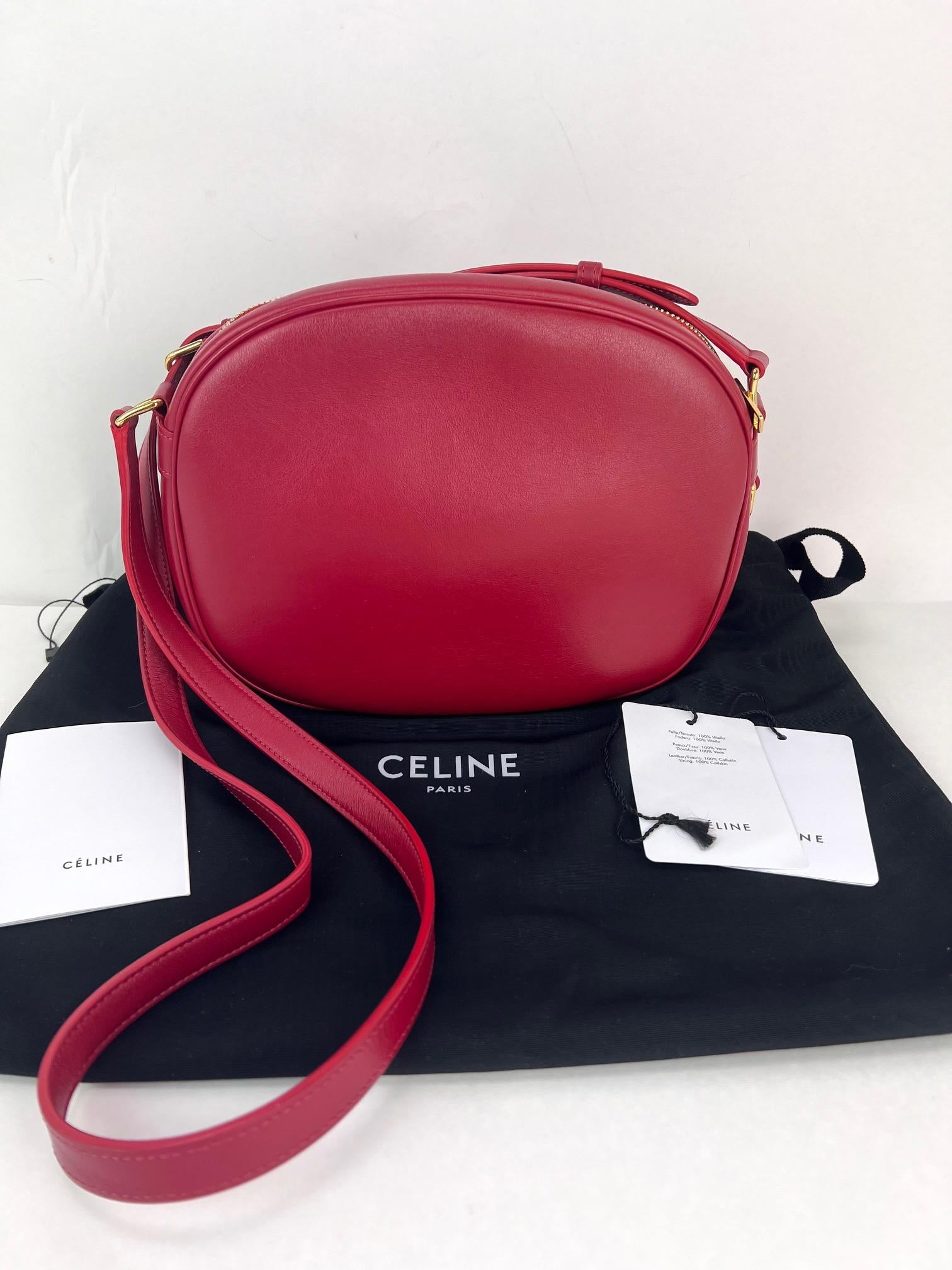 Femenino o masculino Bolso Crossbody C Cine acolchado de piel de becerro mediano C Charm rojo en venta