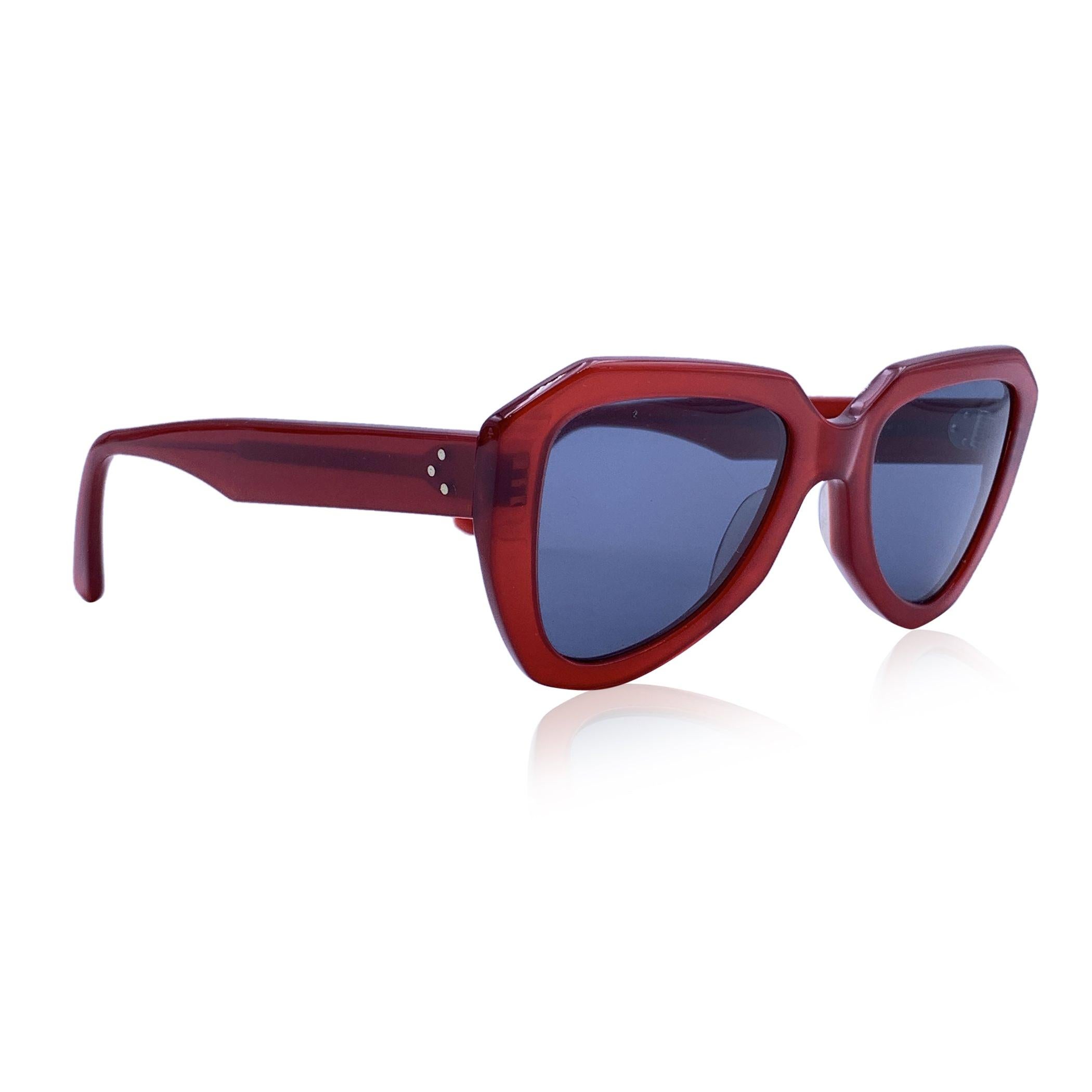 Celine Red Acetate Butterfly Sunglasses CL40046U 52/21 145mm In Excellent Condition For Sale In Rome, Rome