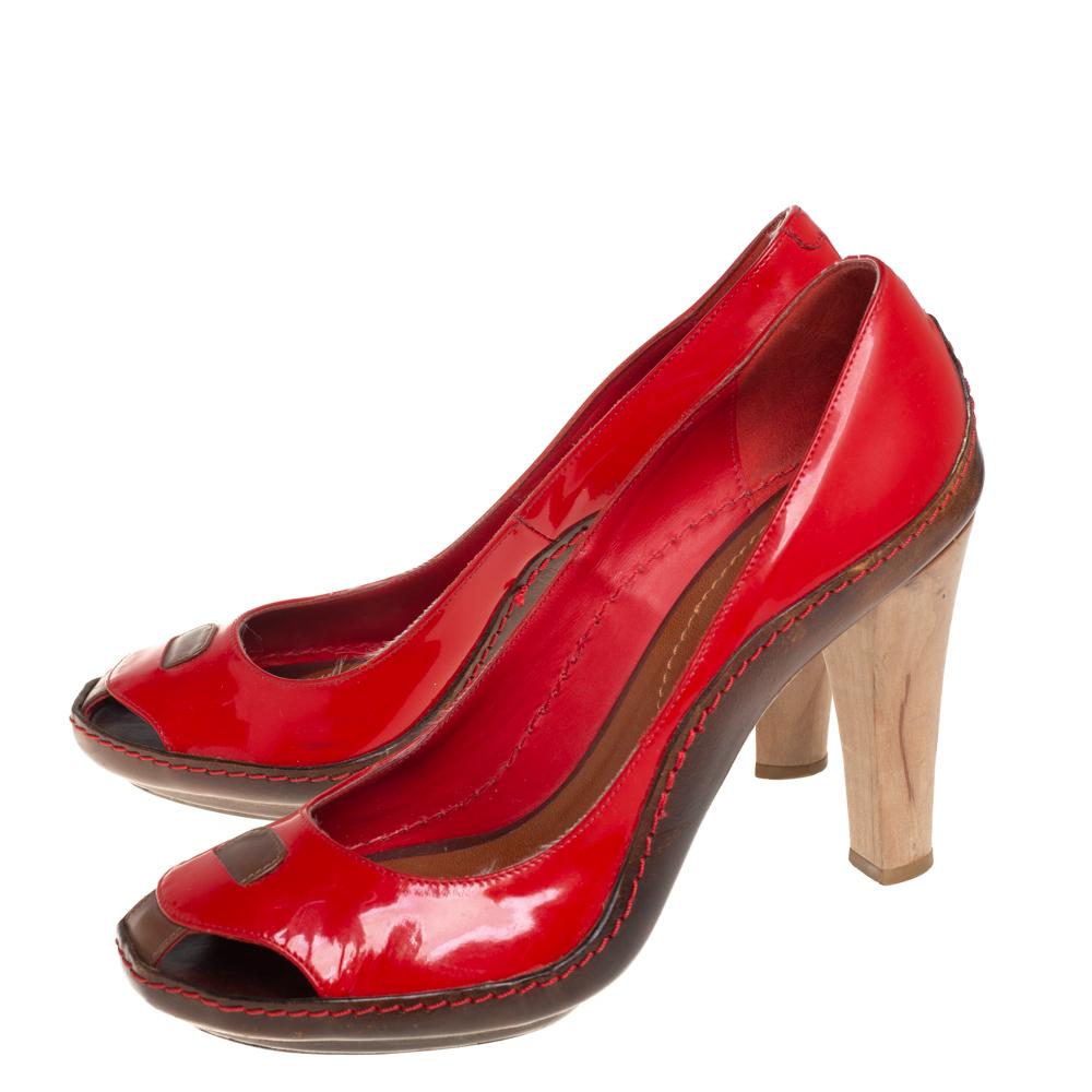 Celine Red/Brown Leather and Patent Leather Pick Toe Pumps Size 39 In Excellent Condition In Dubai, Al Qouz 2