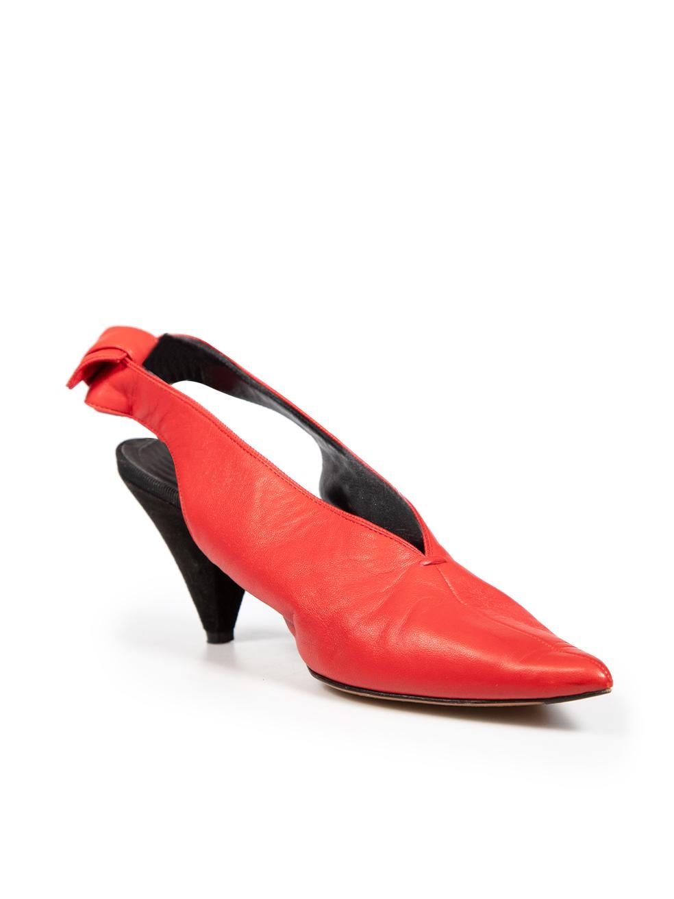 CONDITION is Very good. Minimal wear to pumps is evident. Minimal abrasions to the front tip and heel steam of both shoes. Small marks on the front of both shoes on this used Céline designer resale item.
 
 
 
 Details
 
 
 Model: Soft V Neck
 
