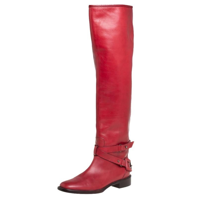 Stylish and striking, these knee-high boots by Céline will be a lovely addition to your wardrobe. Perfect for the statement looks, they are crafted from quality leather and carry a red hue. They are styled with almond toes and buckled straps.

