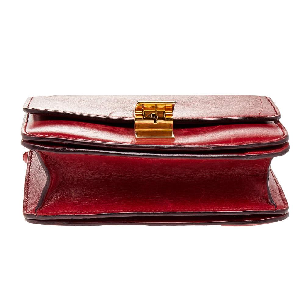 Celine - Petit sac à rabat classique en cuir rouge avec boîte Pour femmes en vente