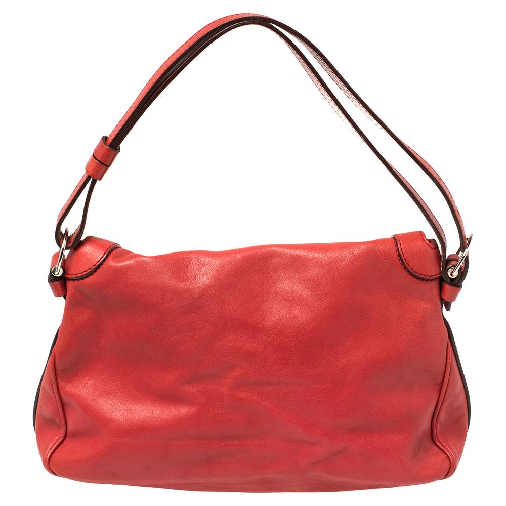 The hobo is another one of Celine's beautiful and unique designs. Crafted in red leather, this stylish bag features a structured shape with tassel details on the front flap and silver-tone hardware detailing. It is endowed with a spacious fabric