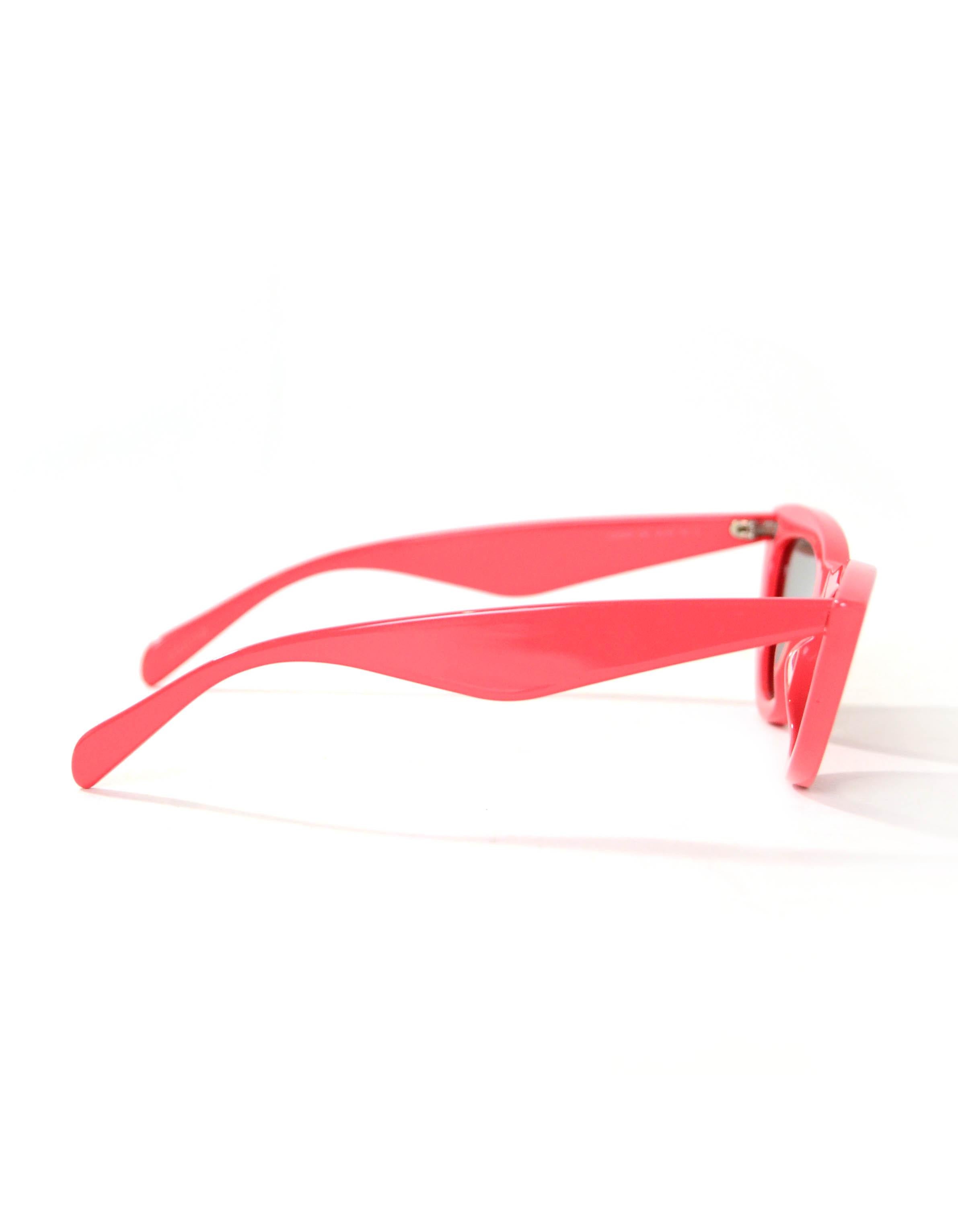 red mirrored sunglasses