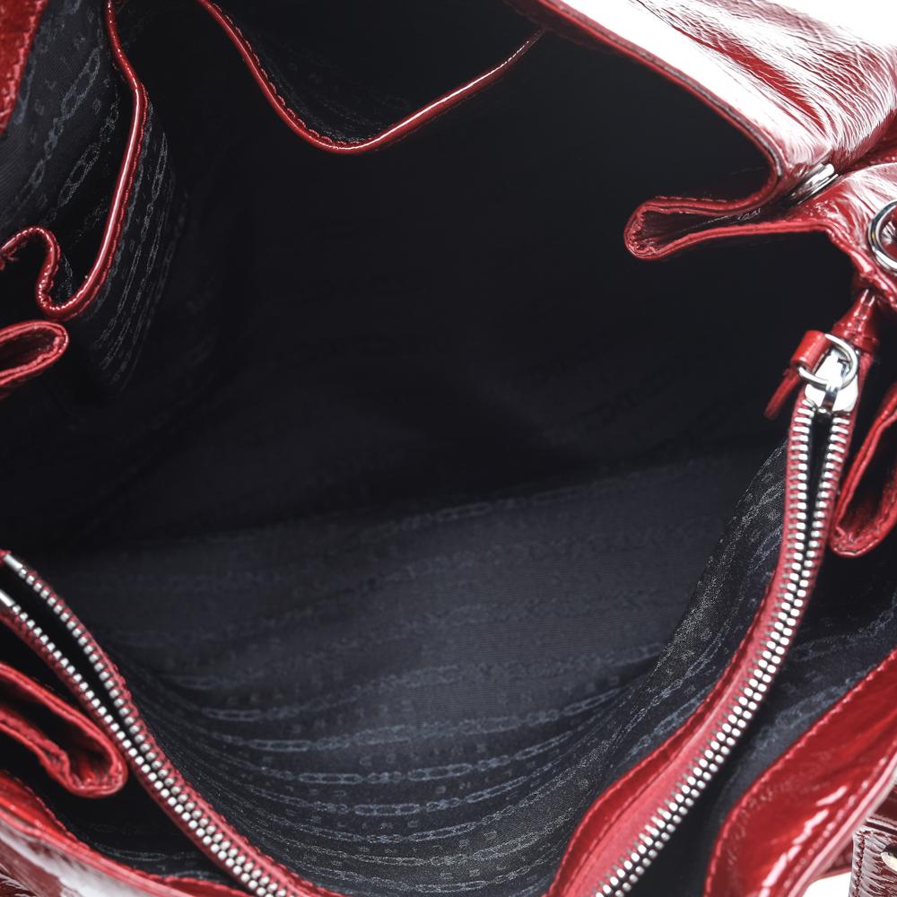 Celine - Sac en cuir verni rouge avec rabat et chaîne 5